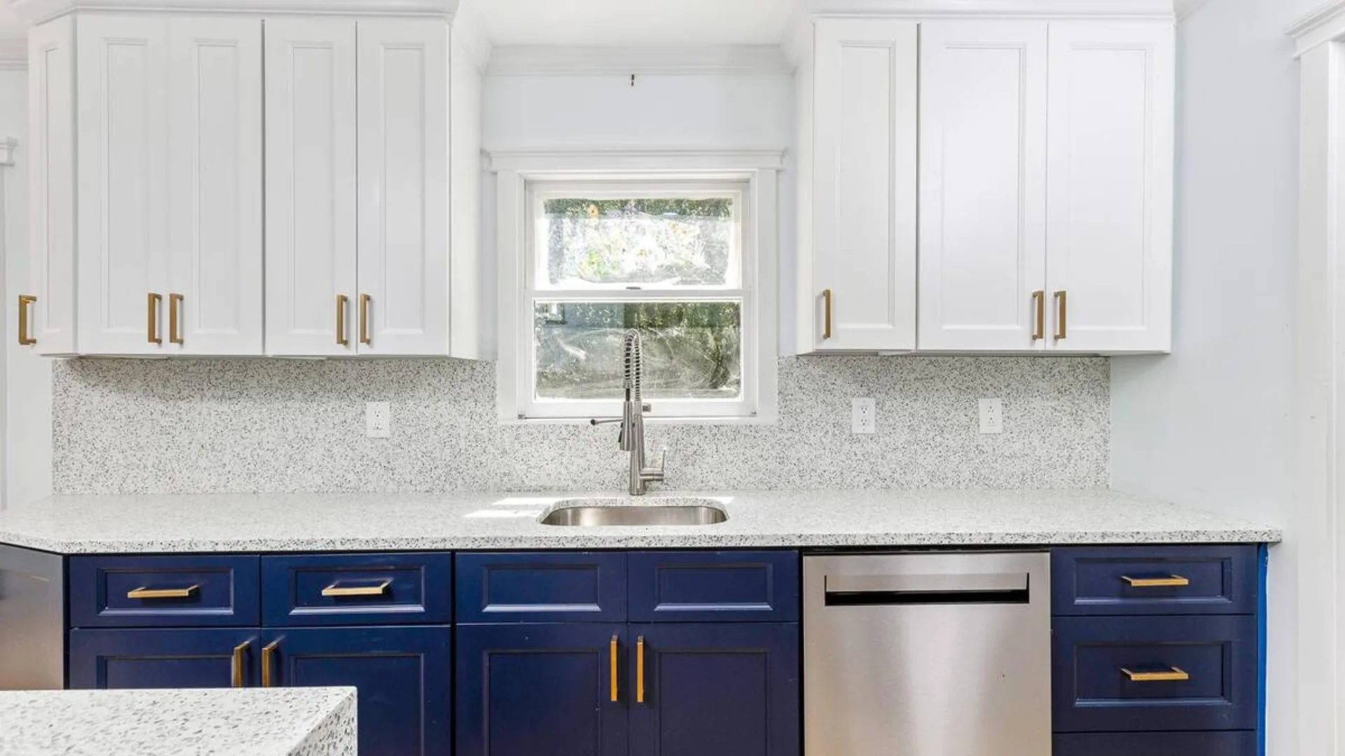 Property at 8 Long Meadow Place, South Setauket, NY 11720 18