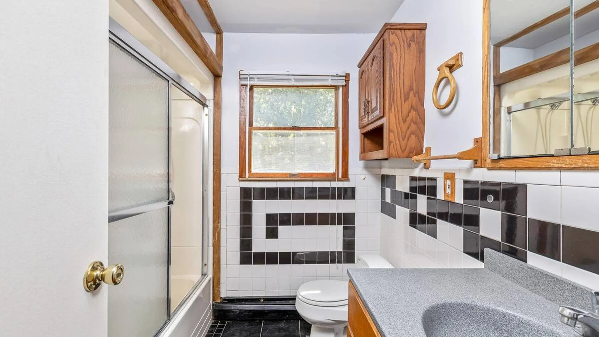 Property at 8 Long Meadow Place, South Setauket, NY 11720 24