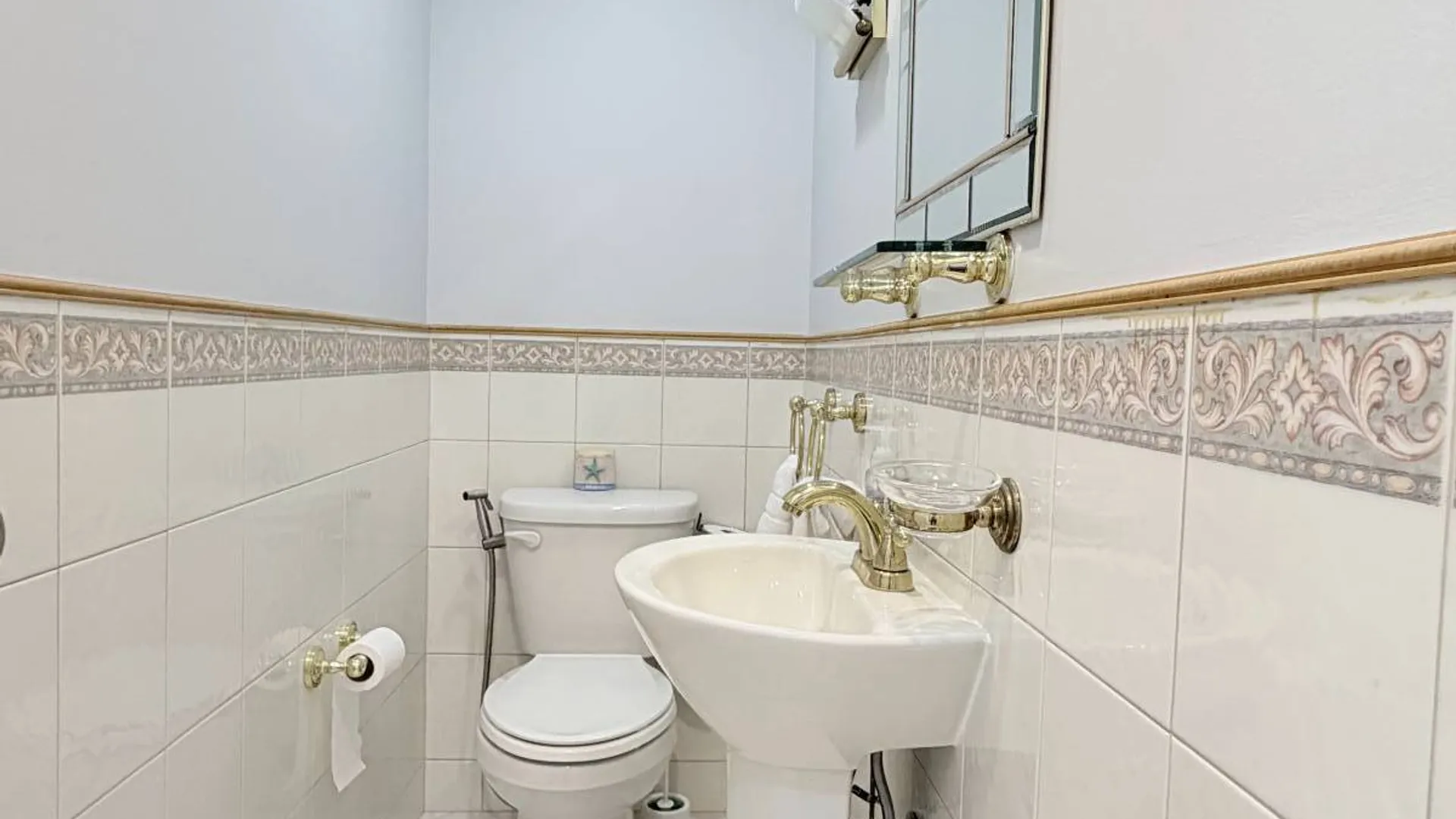 Property at 57-30 Hewlett St, Little Neck, NY 11362 14