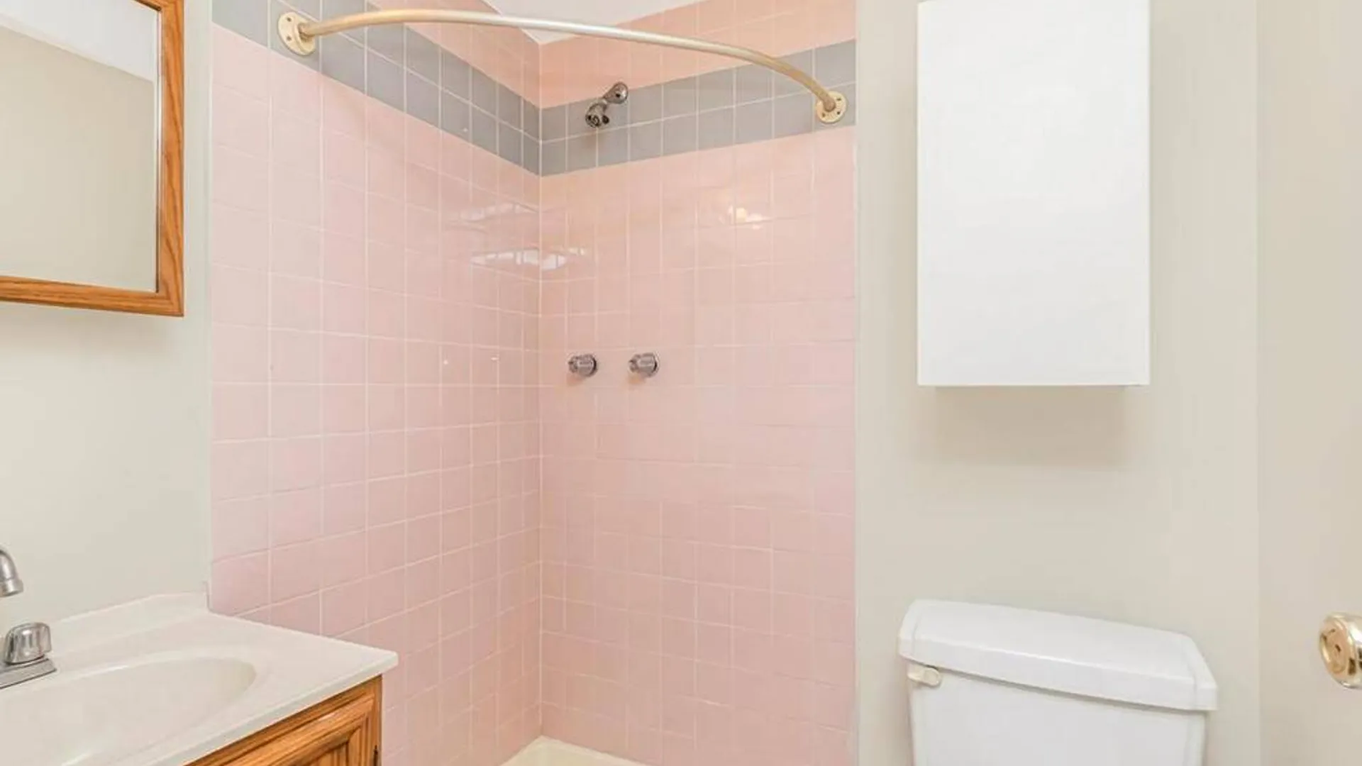 Property at 2110 E Clove Road, Staten Isand, NY 10305 14