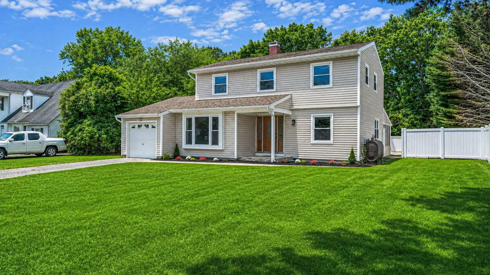 Property at 130 Greenbelt Parkway, Holbrook, NY 11741 3