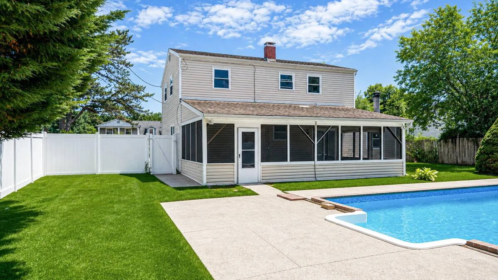 Property at 130 Greenbelt Parkway, Holbrook, NY 11741 5