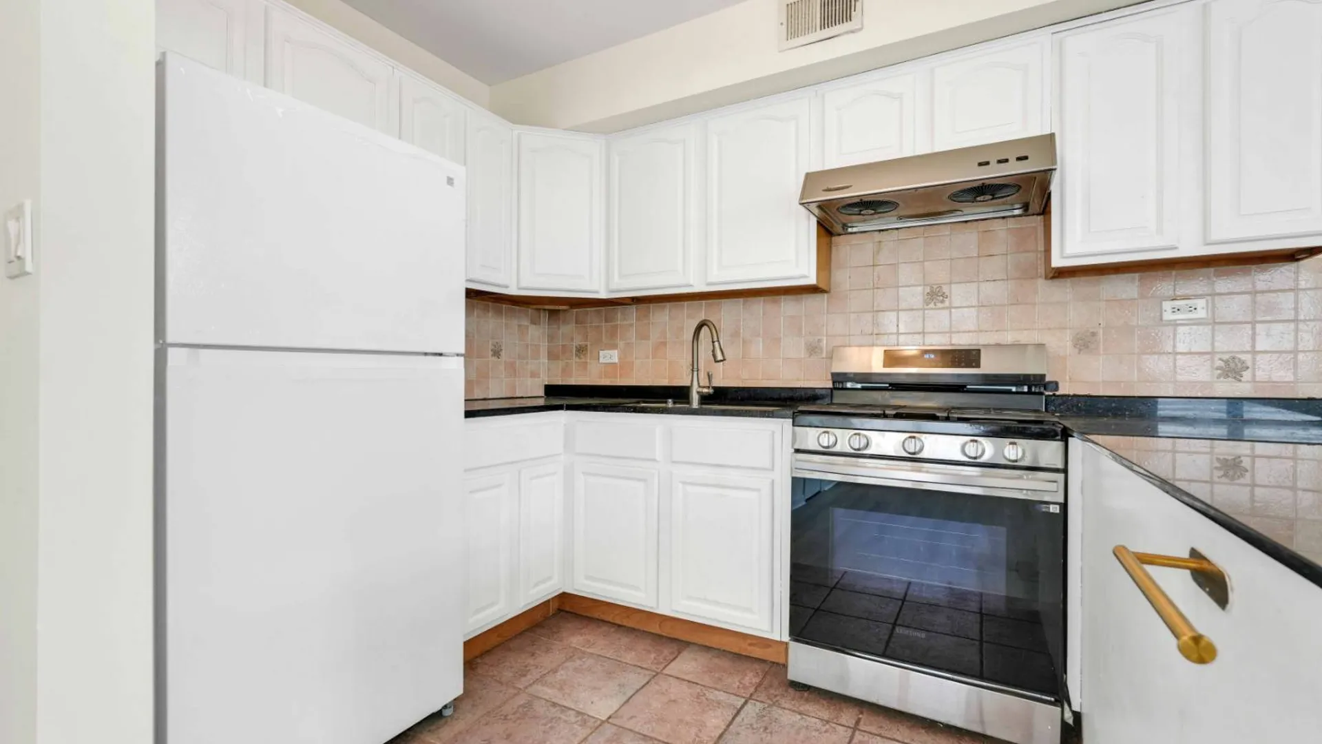 Property at 8433 60 drive, Middle Village, NY 11379 12