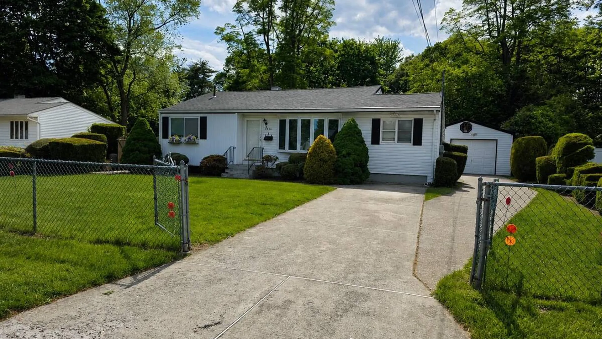 Property at 1614 N Gardiner Drive, Bay Shore, NY 11706 4