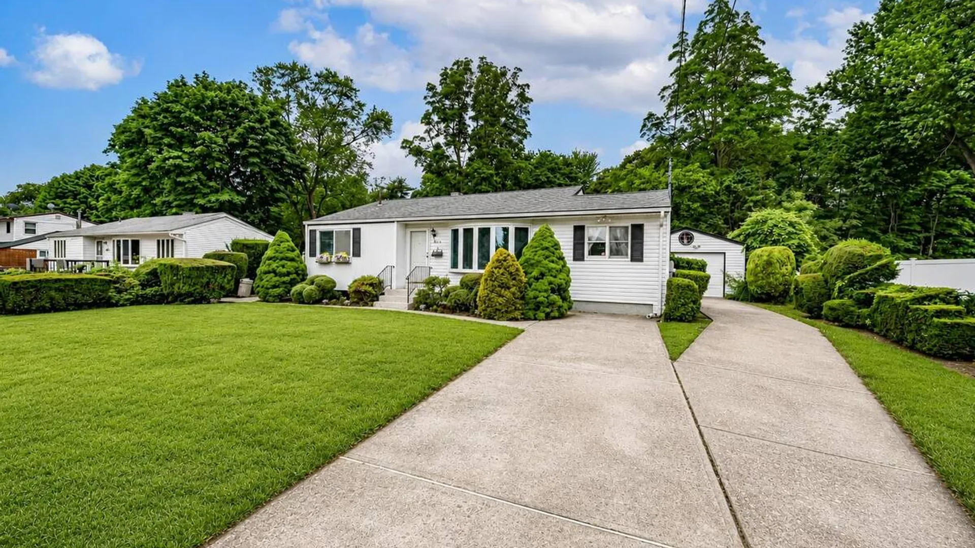 Property at 1614 N Gardiner Drive, Bay Shore, NY 11706 2