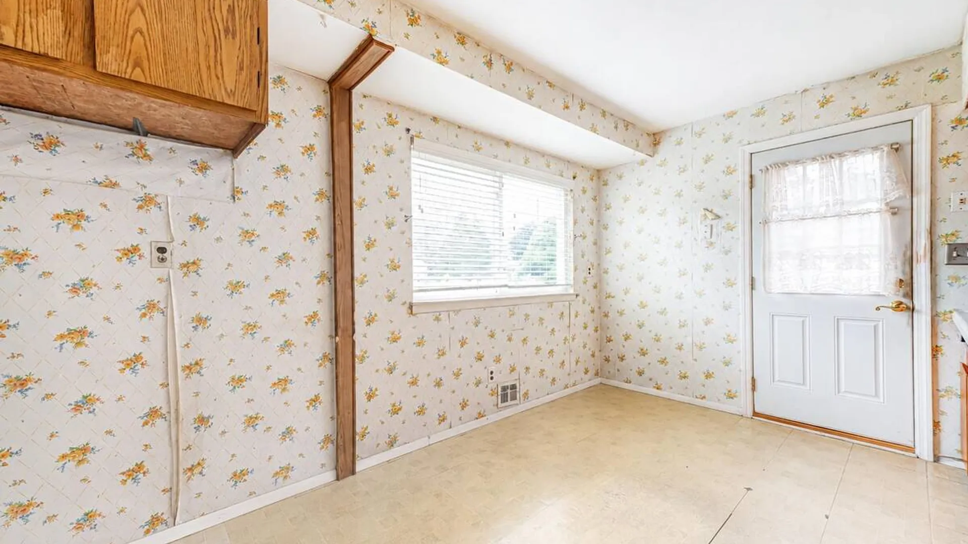 Property at 1614 N Gardiner Drive, Bay Shore, NY 11706 9