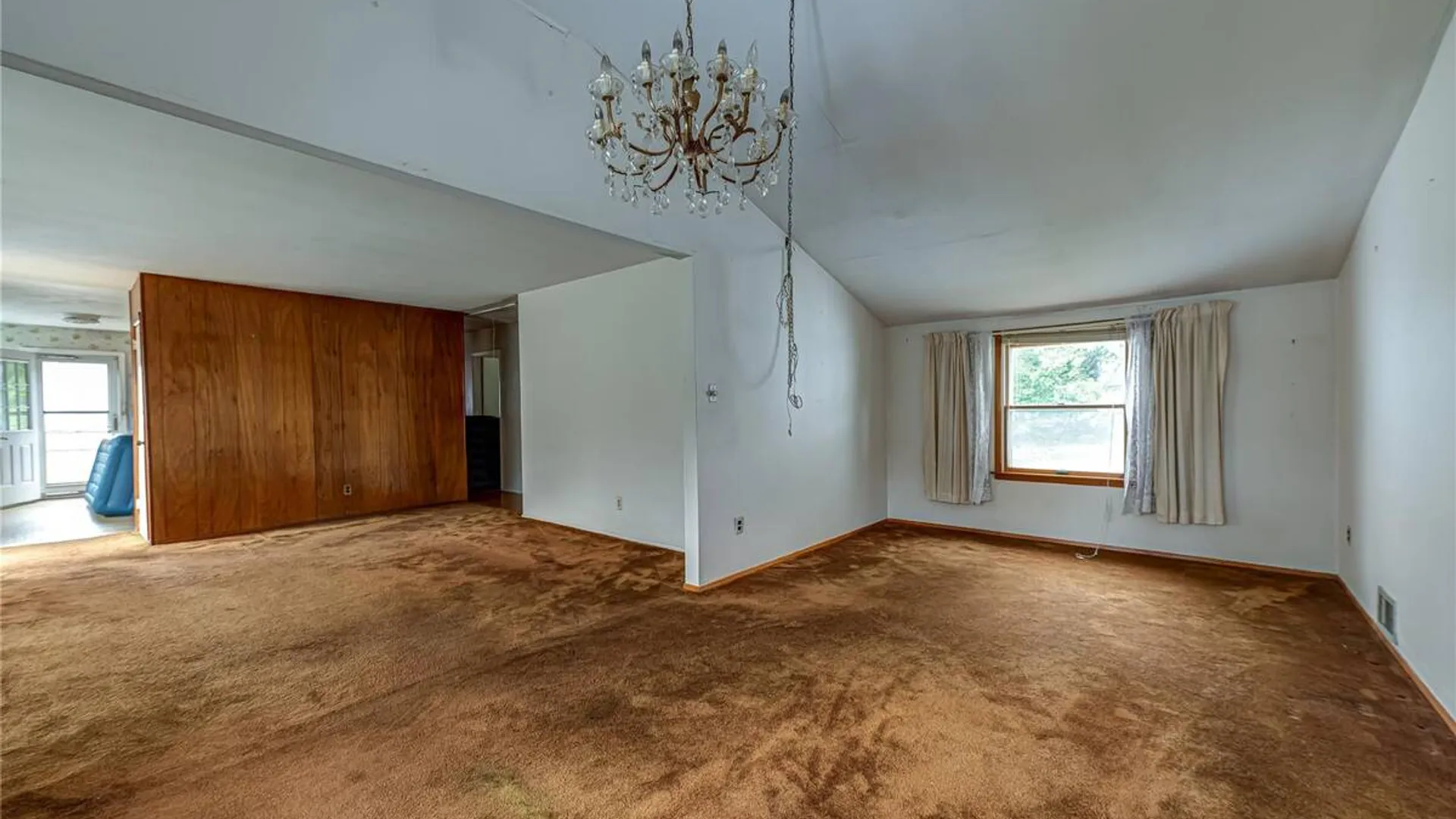 Property at 1614 N Gardiner Drive, Bay Shore, NY 11706 10