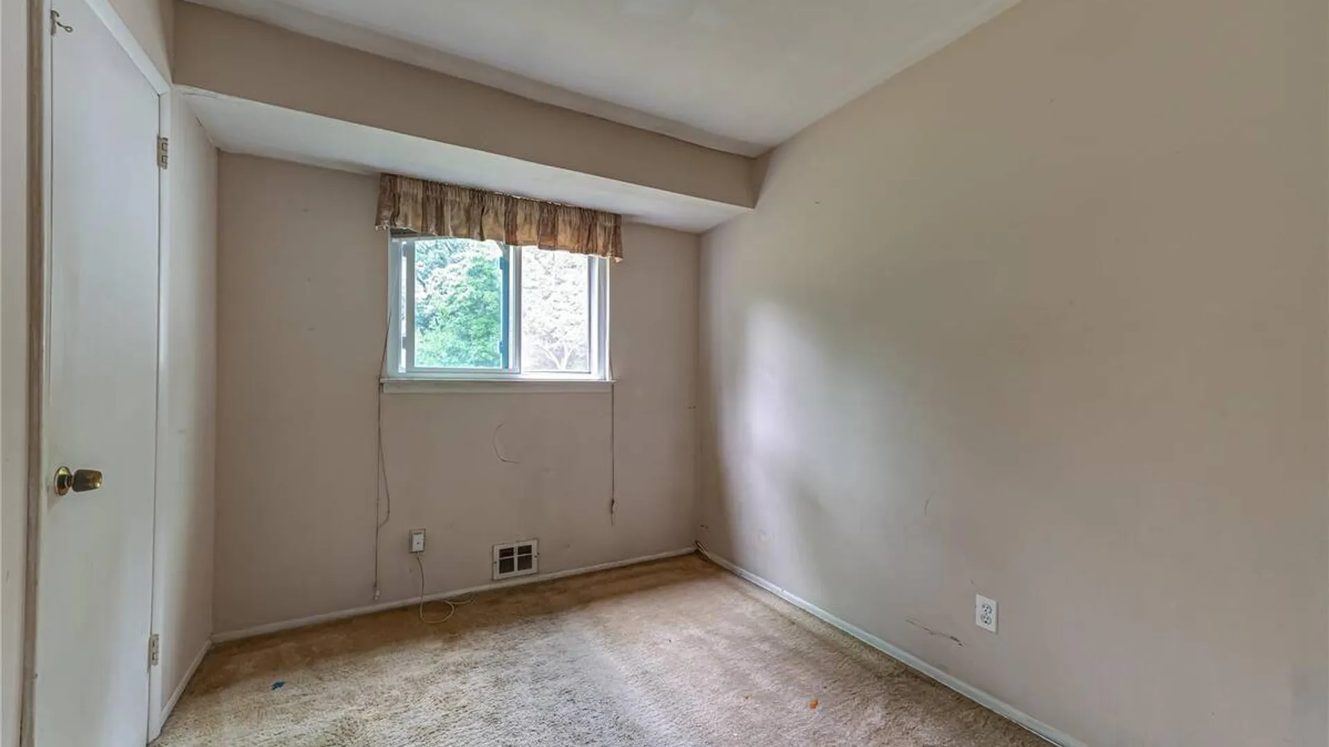 Property at 1614 N Gardiner Drive, Bay Shore, NY 11706 16
