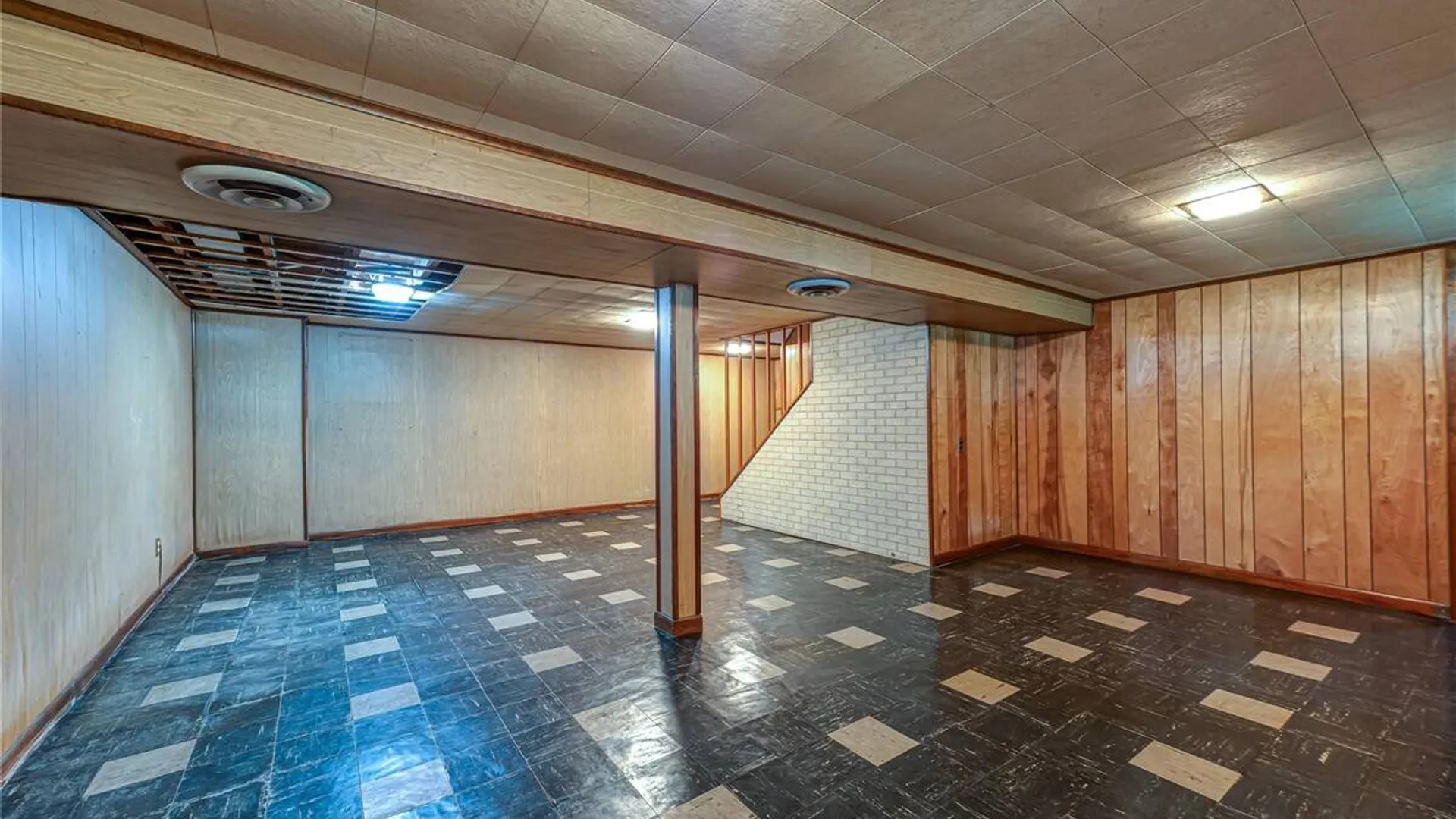 Property at 1614 N Gardiner Drive, Bay Shore, NY 11706 22