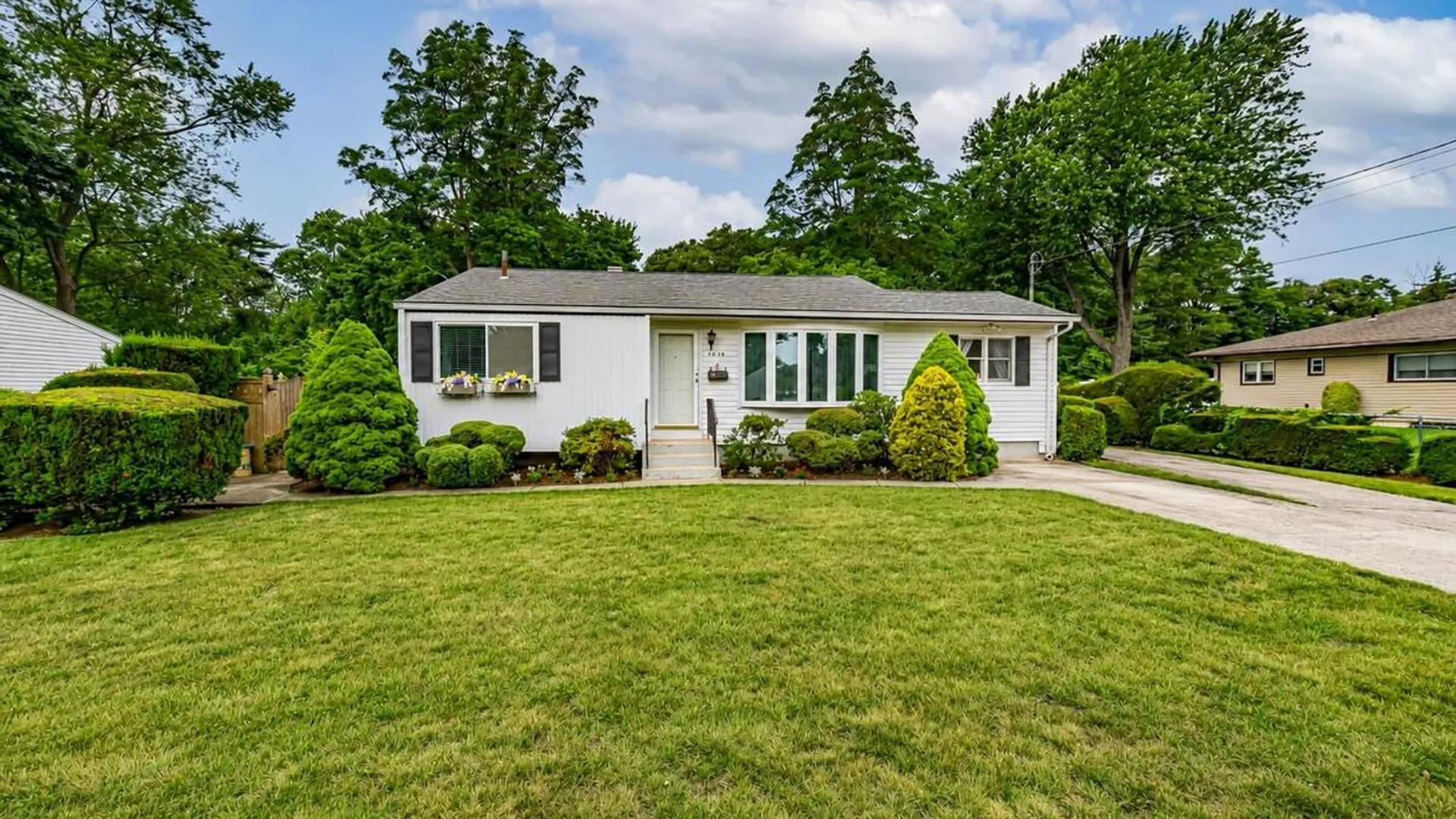 Property at 1614 N Gardiner Drive, Bay Shore, NY 11706 31