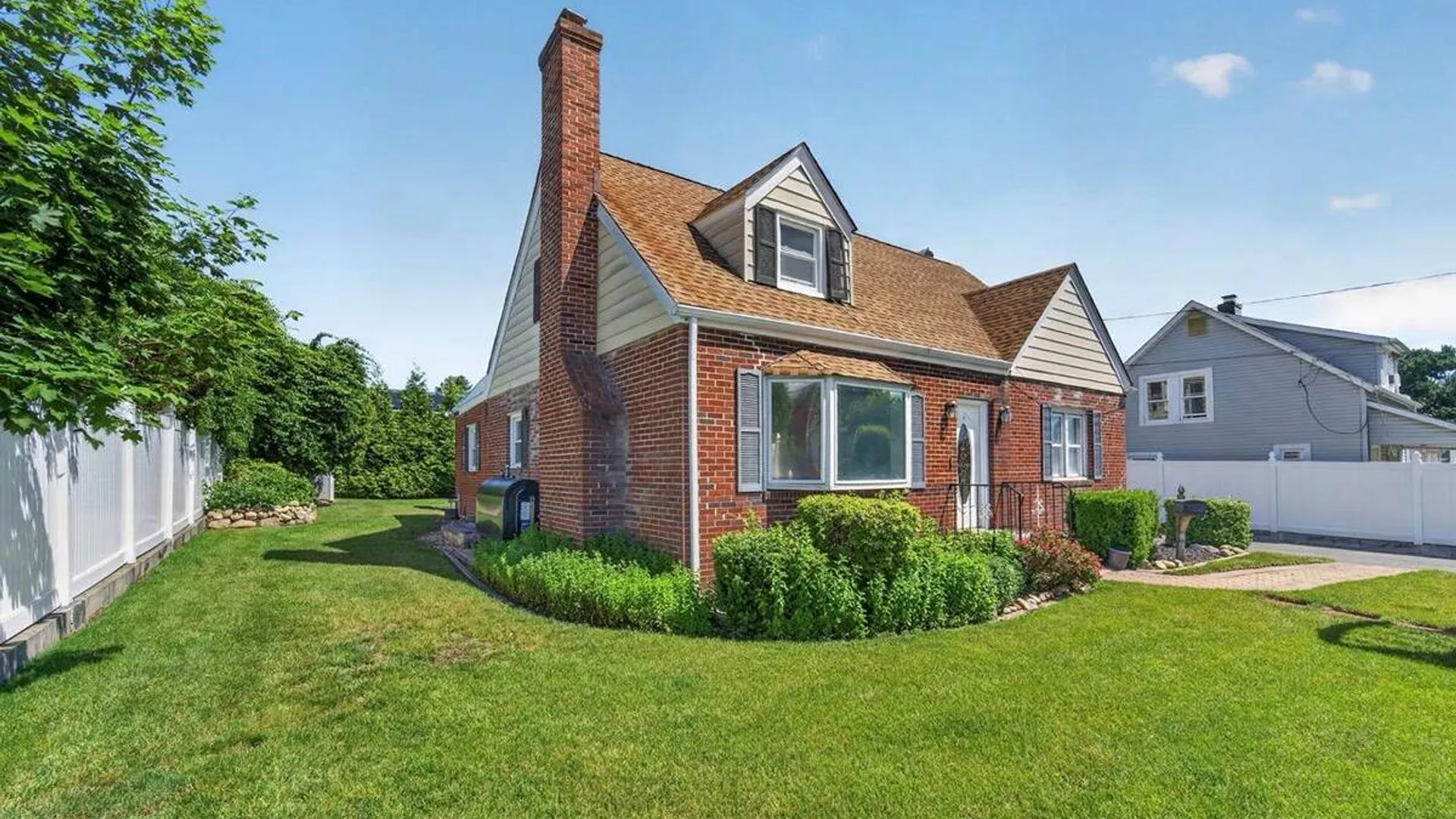 Property at 5 E 4th Street, Huntington Station, NY 11746 4