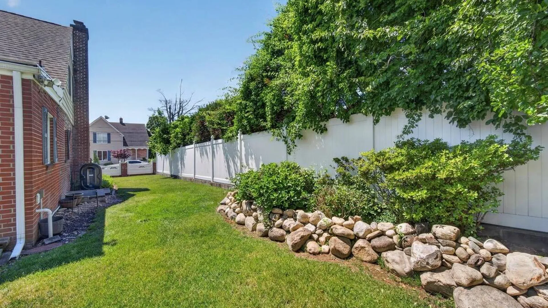Property at 5 E 4th Street, Huntington Station, NY 11746 9