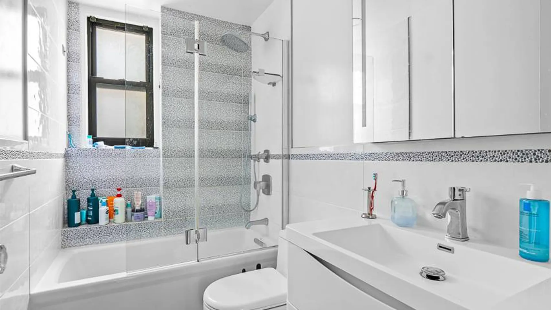 Property at 211 East 35th Street, New York, NY 10016 6
