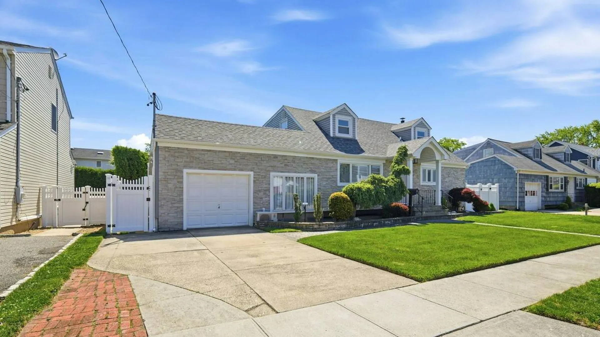 Property at 35 3rd Avenue, Massapequa Park, NY 11762 3