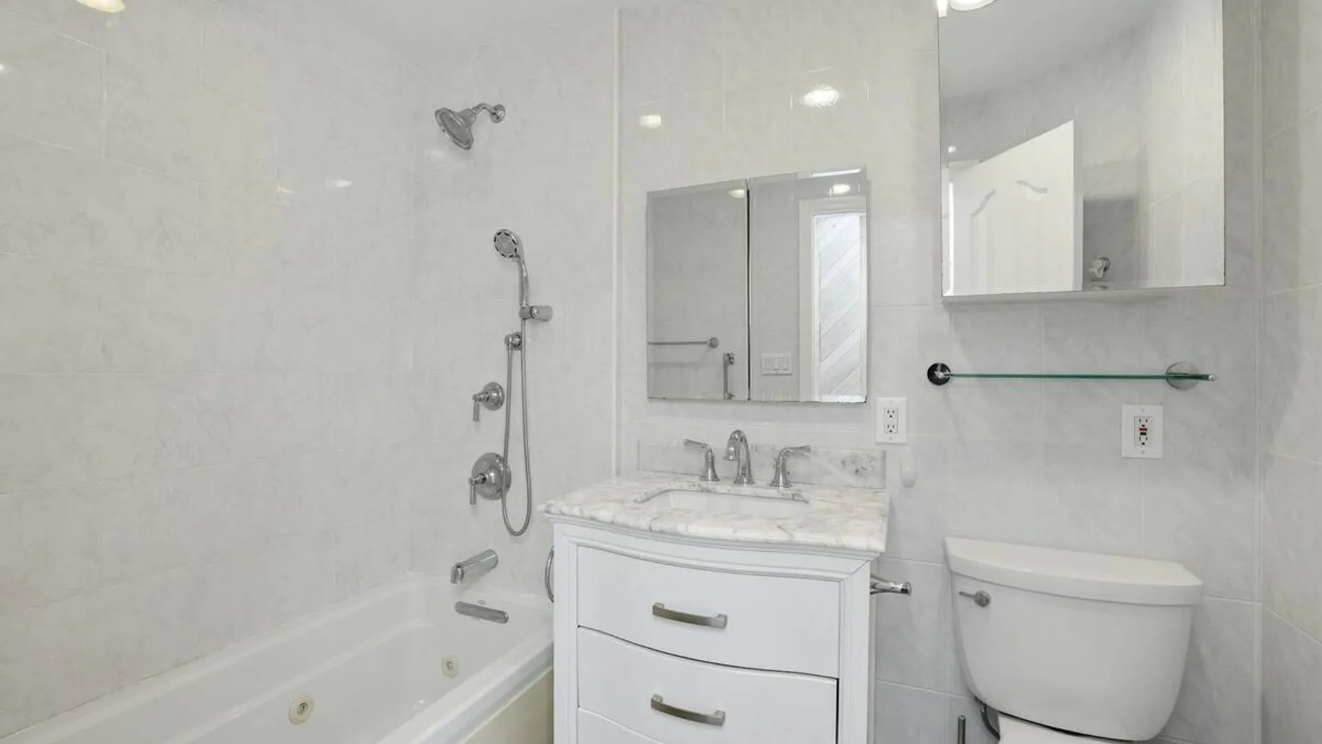 Property at 35 3rd Avenue, Massapequa Park, NY 11762 20