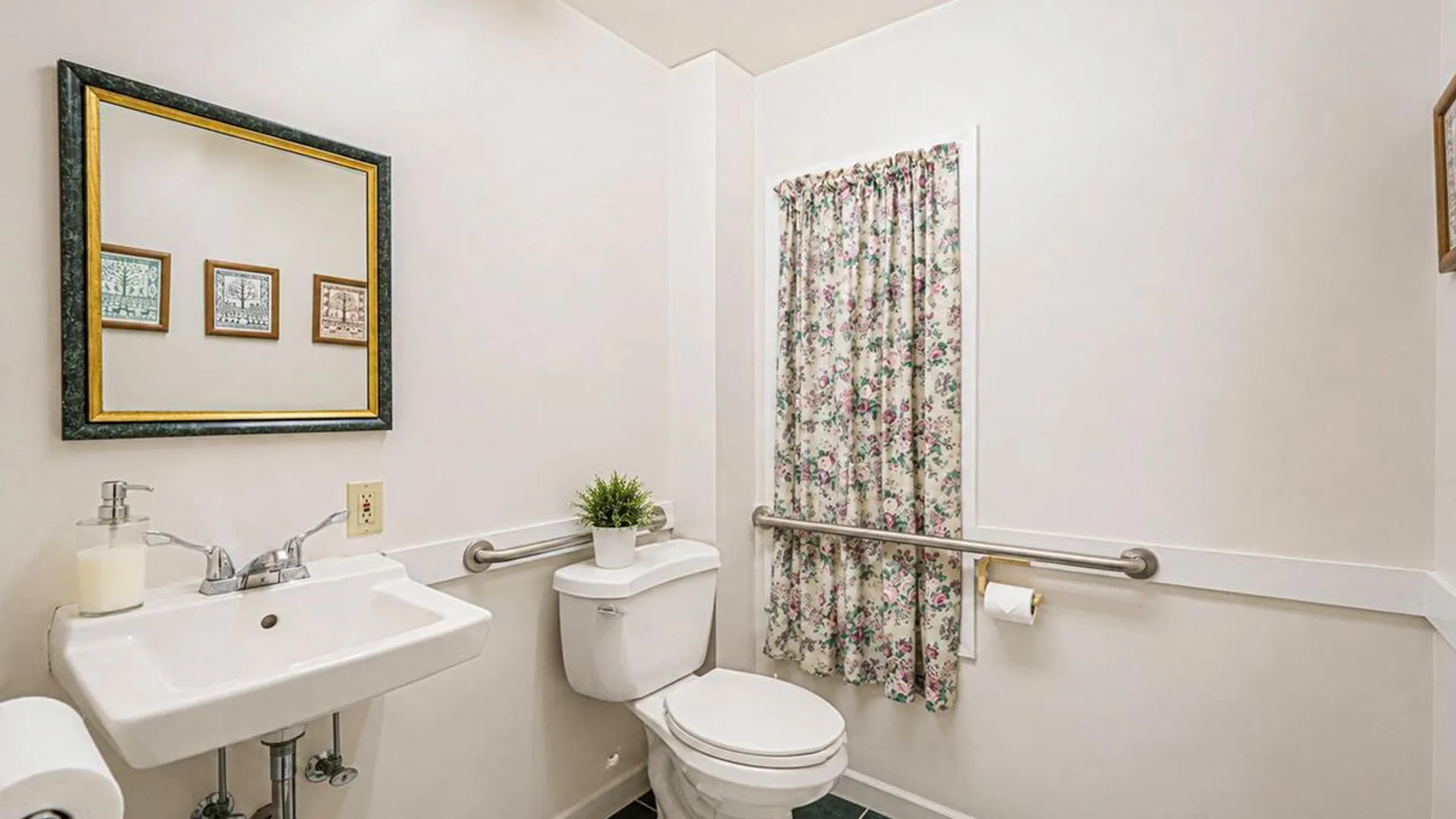 Property at 147 N Ocean Avenue, Patchogue, NY 11772 22