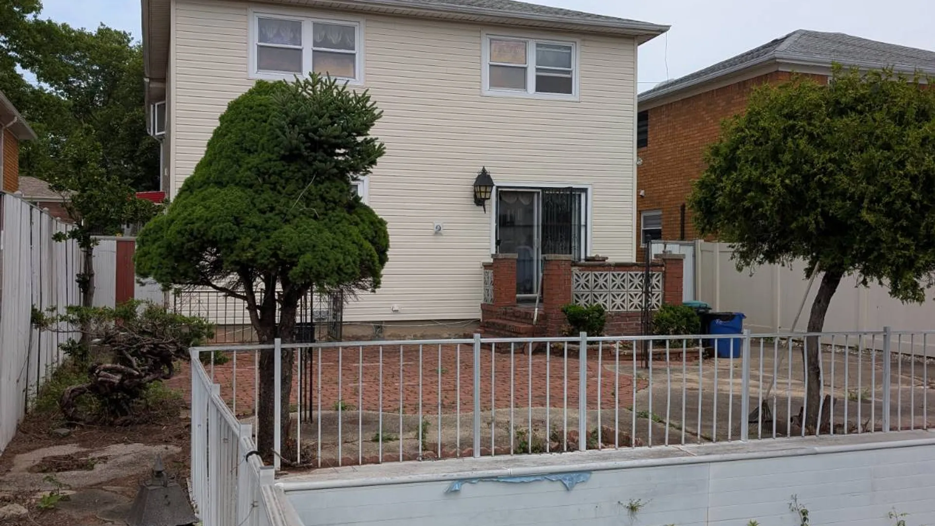 Property at 653 Hylan Boulevard, Staten Island, NY 10305 4