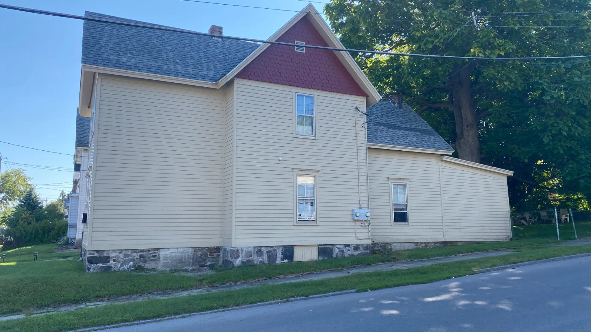 Property at 33 2nd St, Gloversville, NY 12078 3