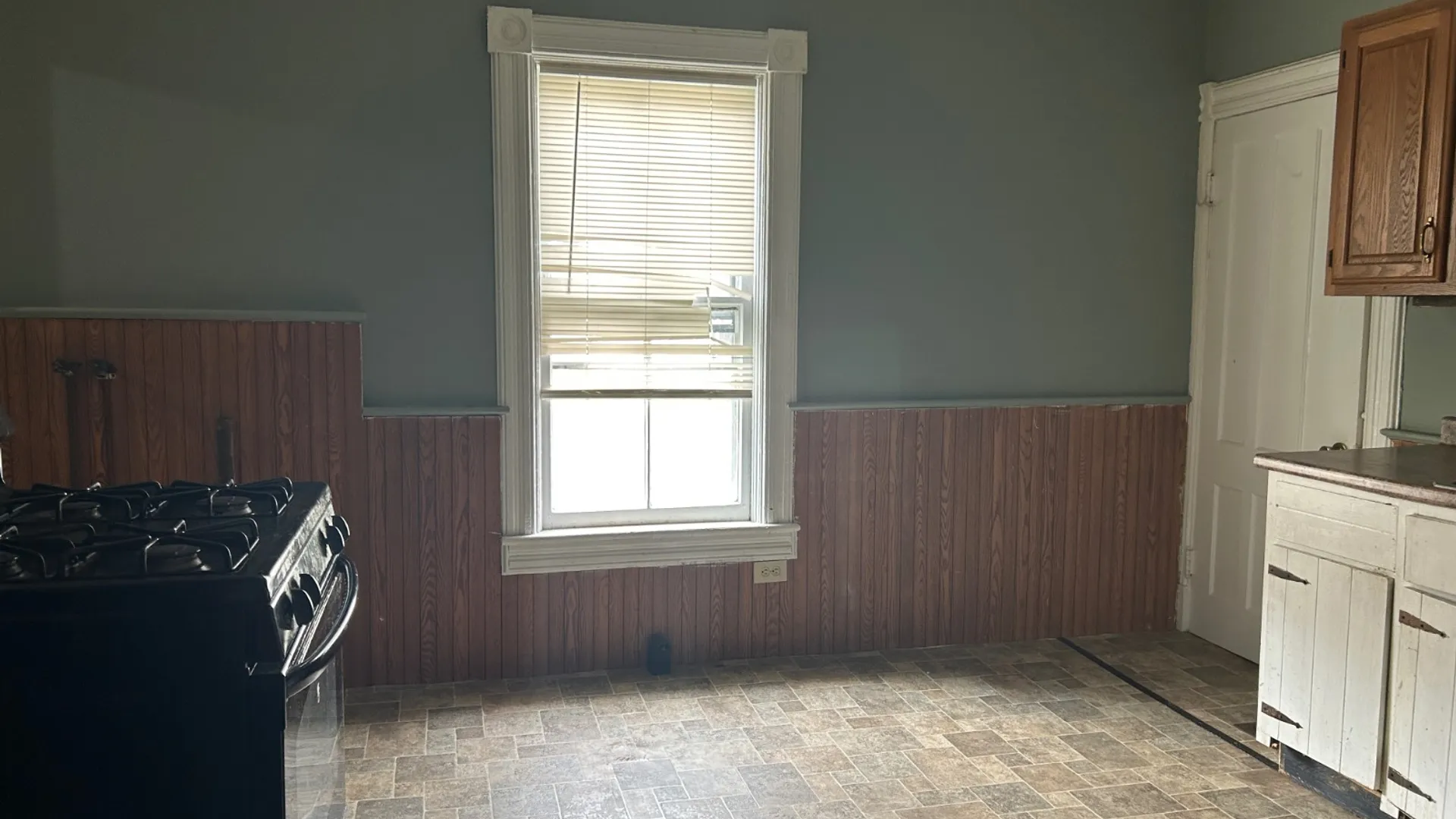 Property at 33 2nd St, Gloversville, NY 12078 27