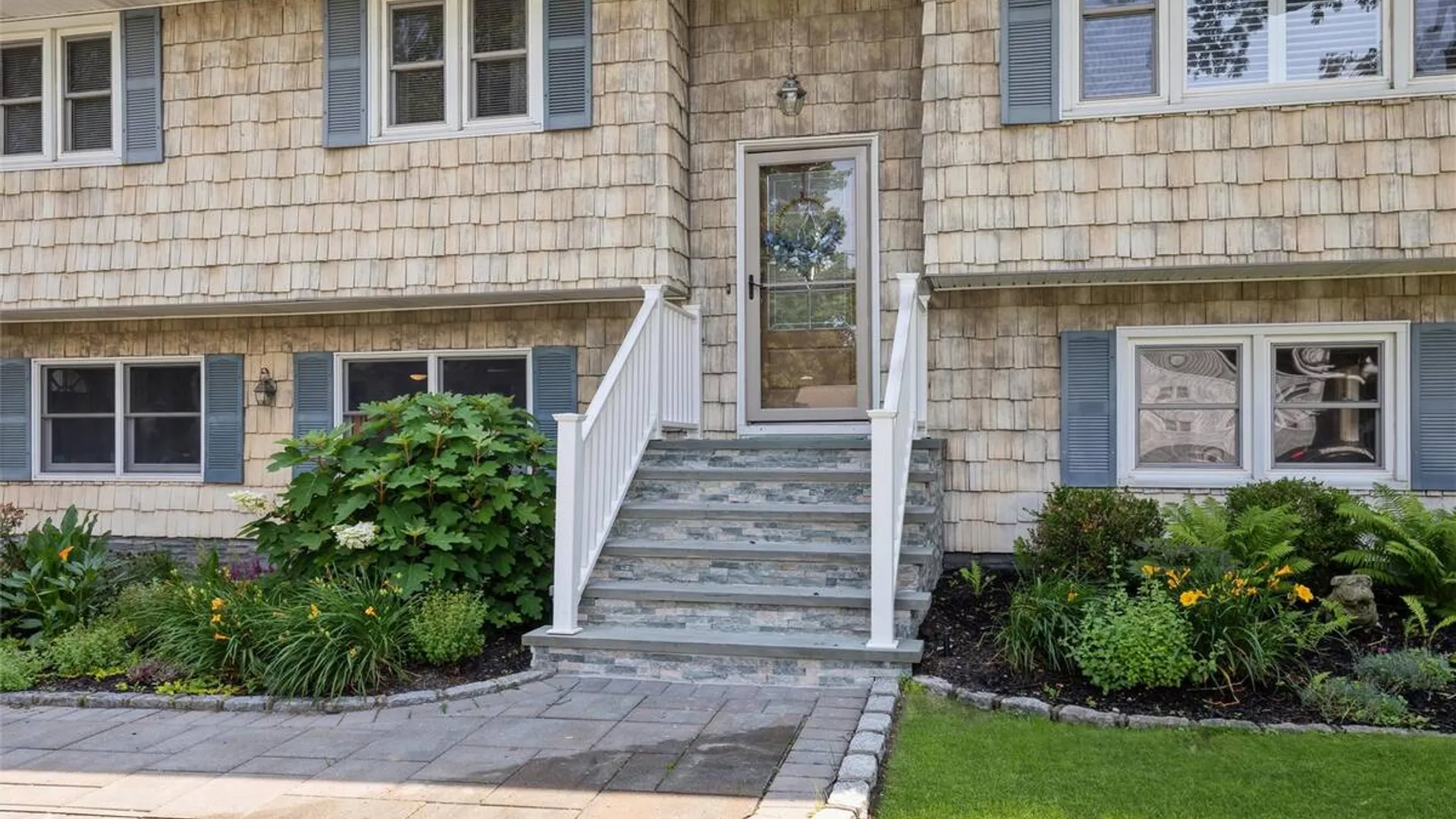 Property at 115 Clarendon Road, Ronkonkoma, NY 11779 3