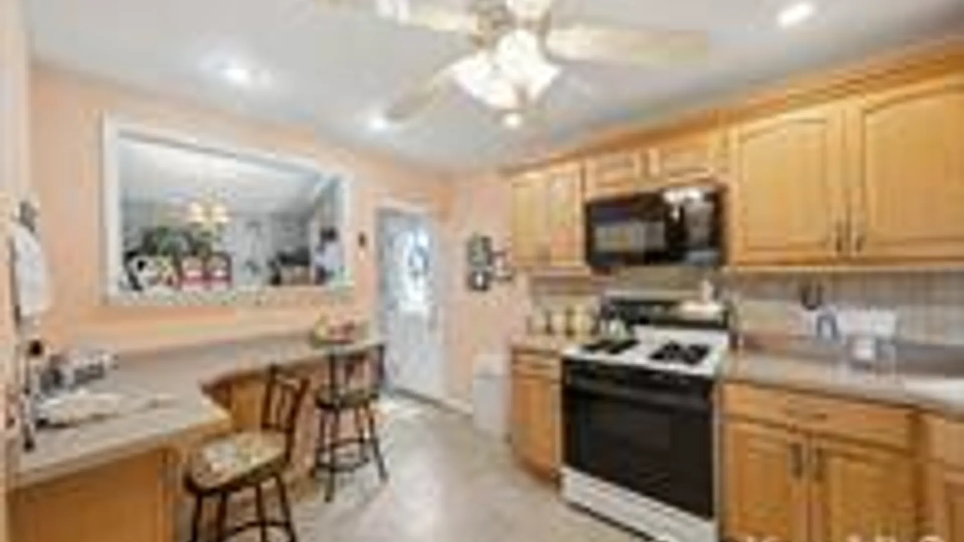 Property at 33 Wilshire Drive, North Babylon, NY 11703 12