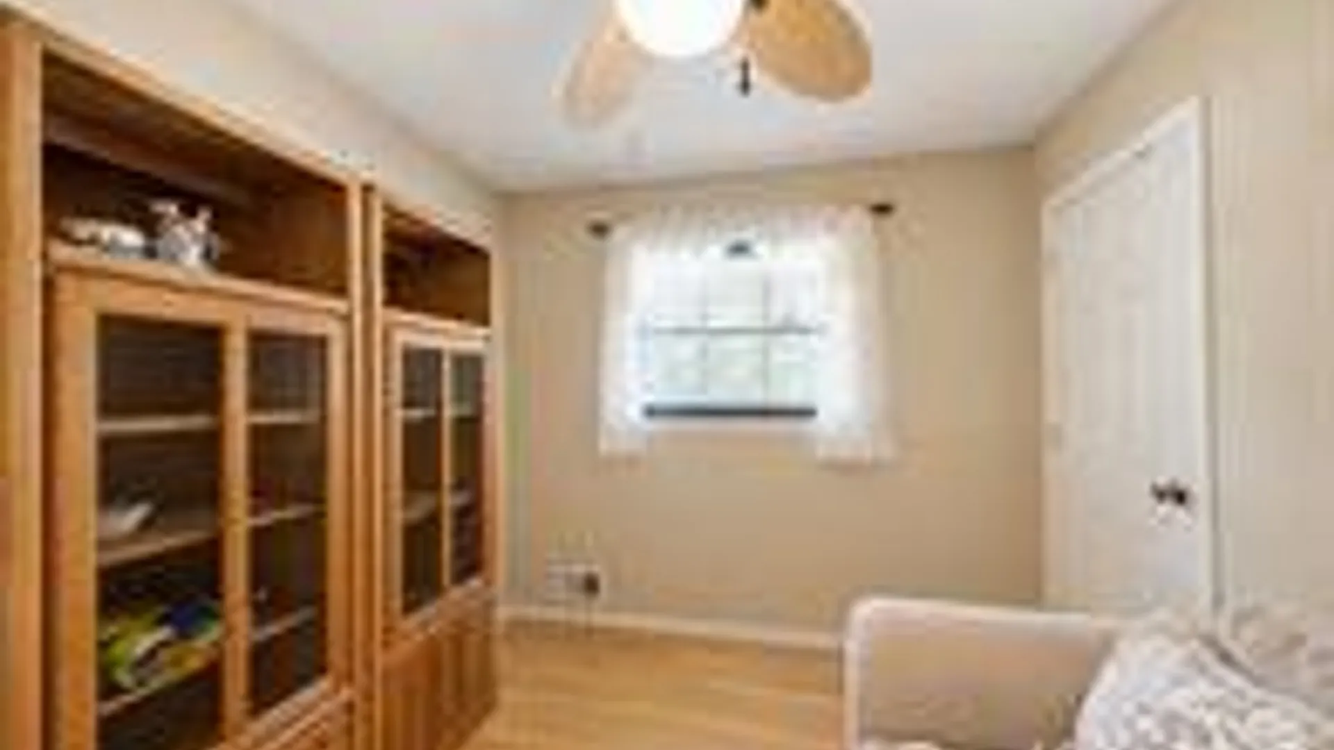 Property at 33 Wilshire Drive, North Babylon, NY 11703 22