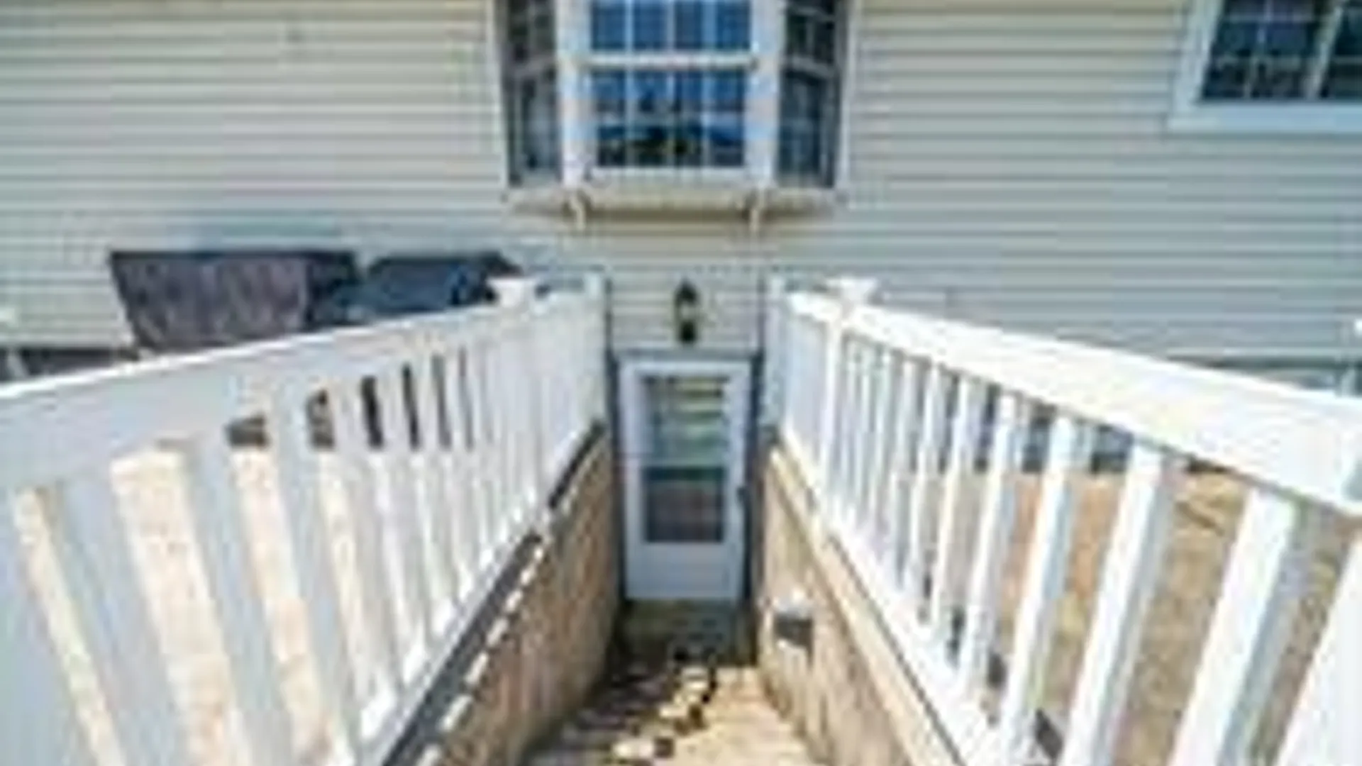 Property at 33 Wilshire Drive, North Babylon, NY 11703 7