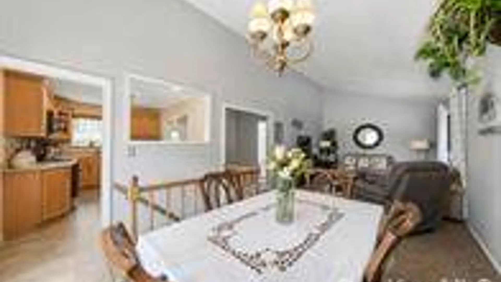 Property at 33 Wilshire Drive, North Babylon, NY 11703 16