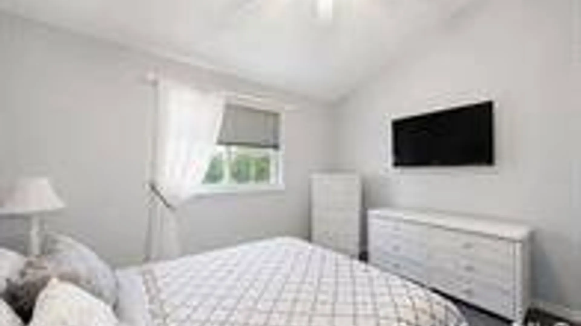 Property at 33 Wilshire Drive, North Babylon, NY 11703 23