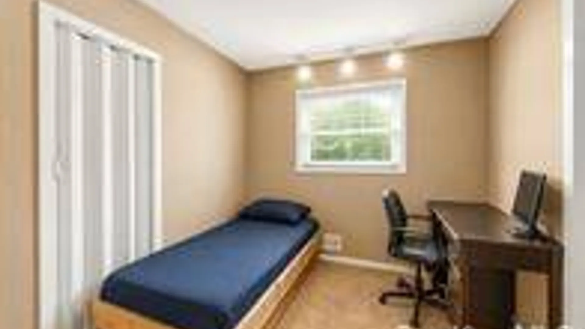 Property at 33 Wilshire Drive, North Babylon, NY 11703 26