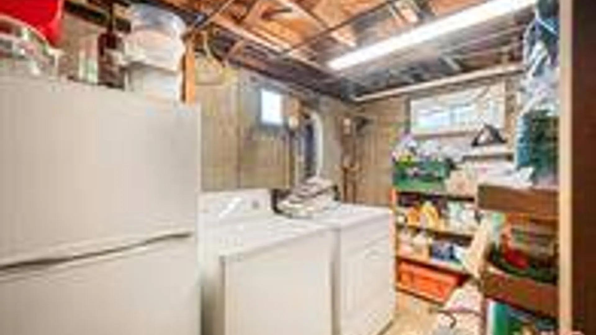 Property at 33 Wilshire Drive, North Babylon, NY 11703 30