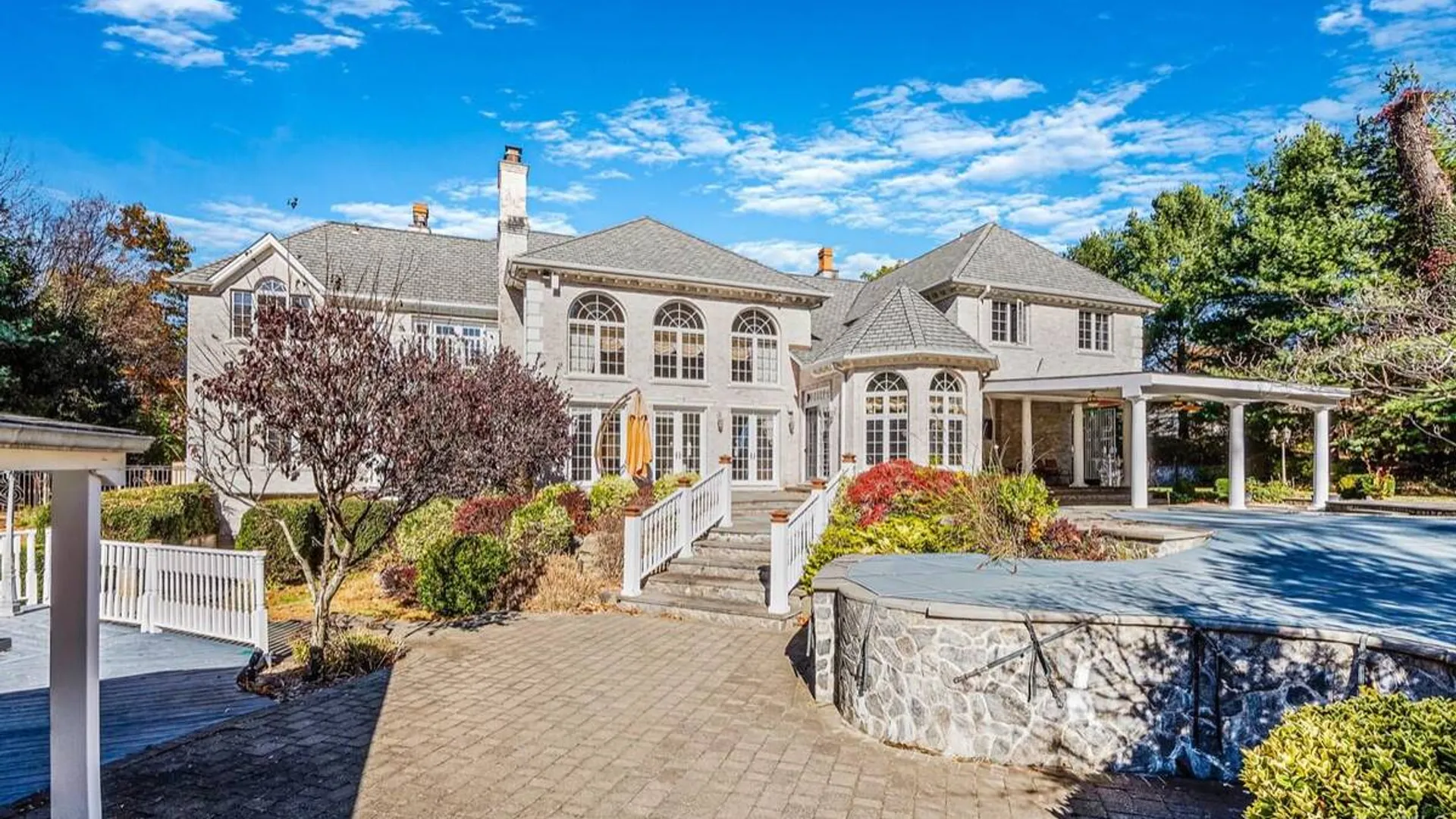 Property at 30 Arden Lane, Sands Point, NY 11050 5