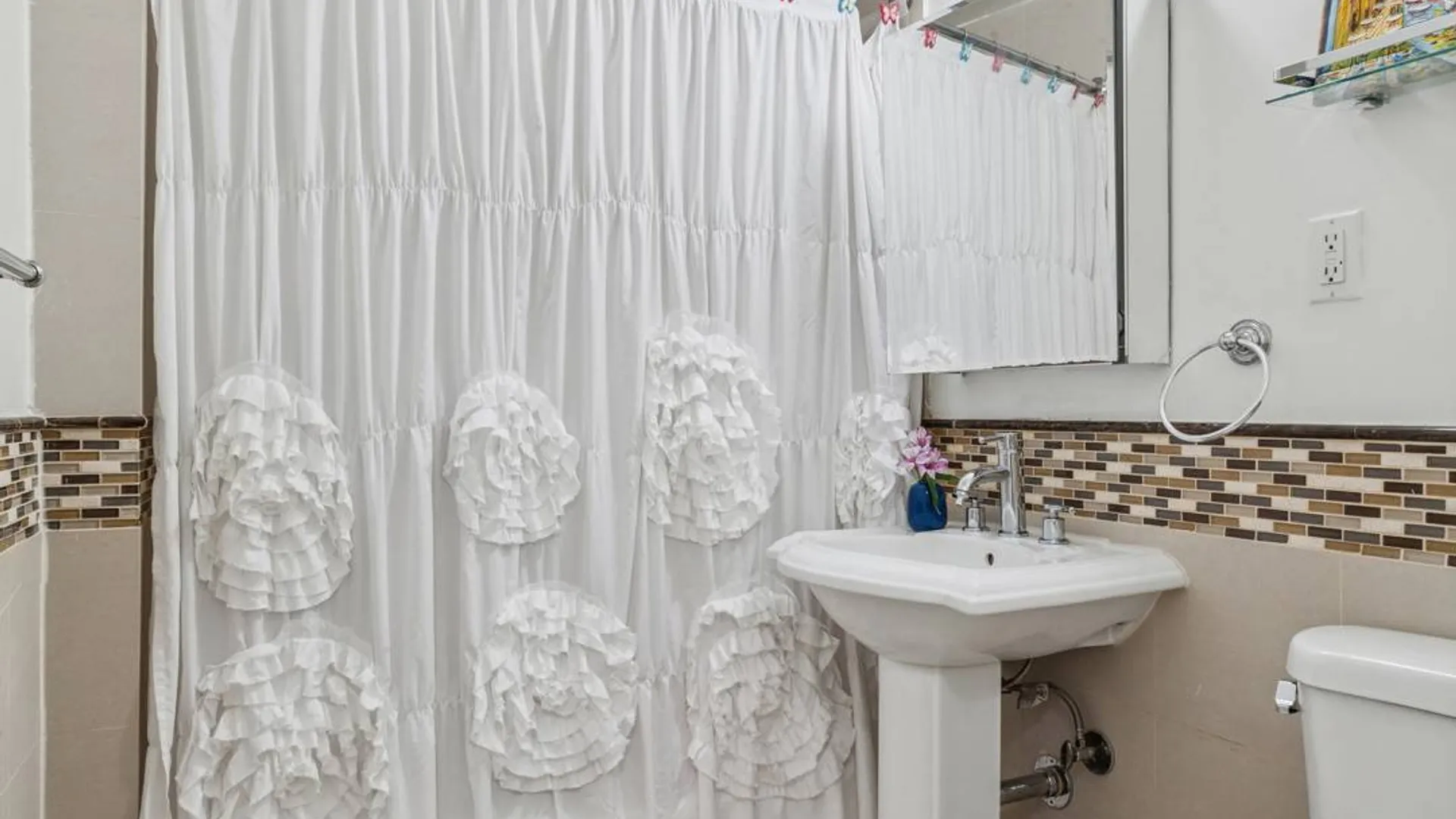 Property at 63 -33 98th Pl, Queens, NY 11374 6