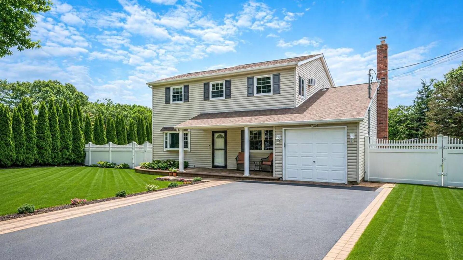 Property at 320 Peconic Avenue, Medford, NY 11763 3