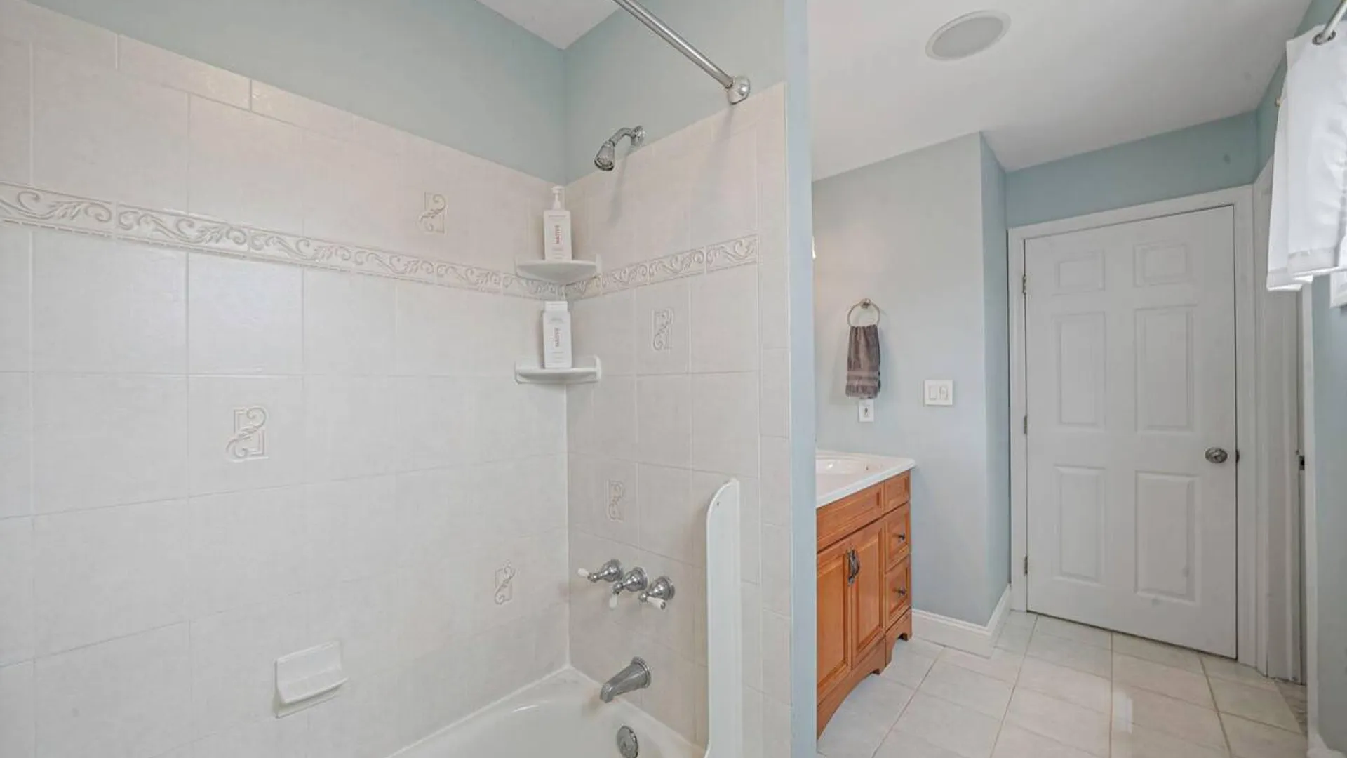 Property at 320 Peconic Avenue, Medford, NY 11763 23