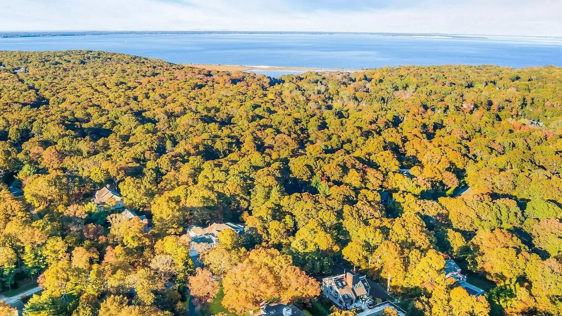 Property at 19 Bay Woods Dr, Hampton Bays, NY 11946 8