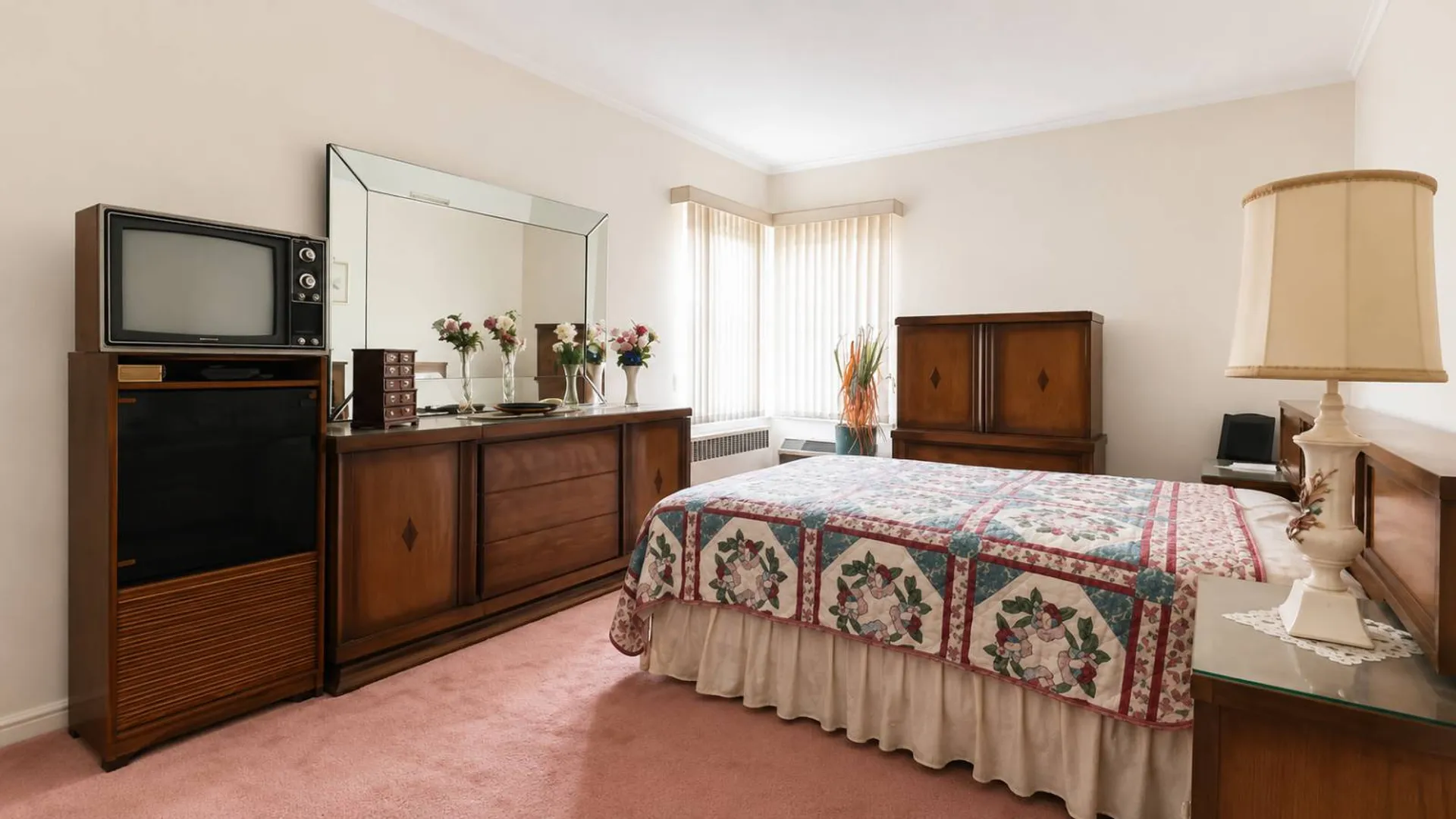 Property at 56-27B Utopia Pkwy, Fresh Meadows, NY 11365 4