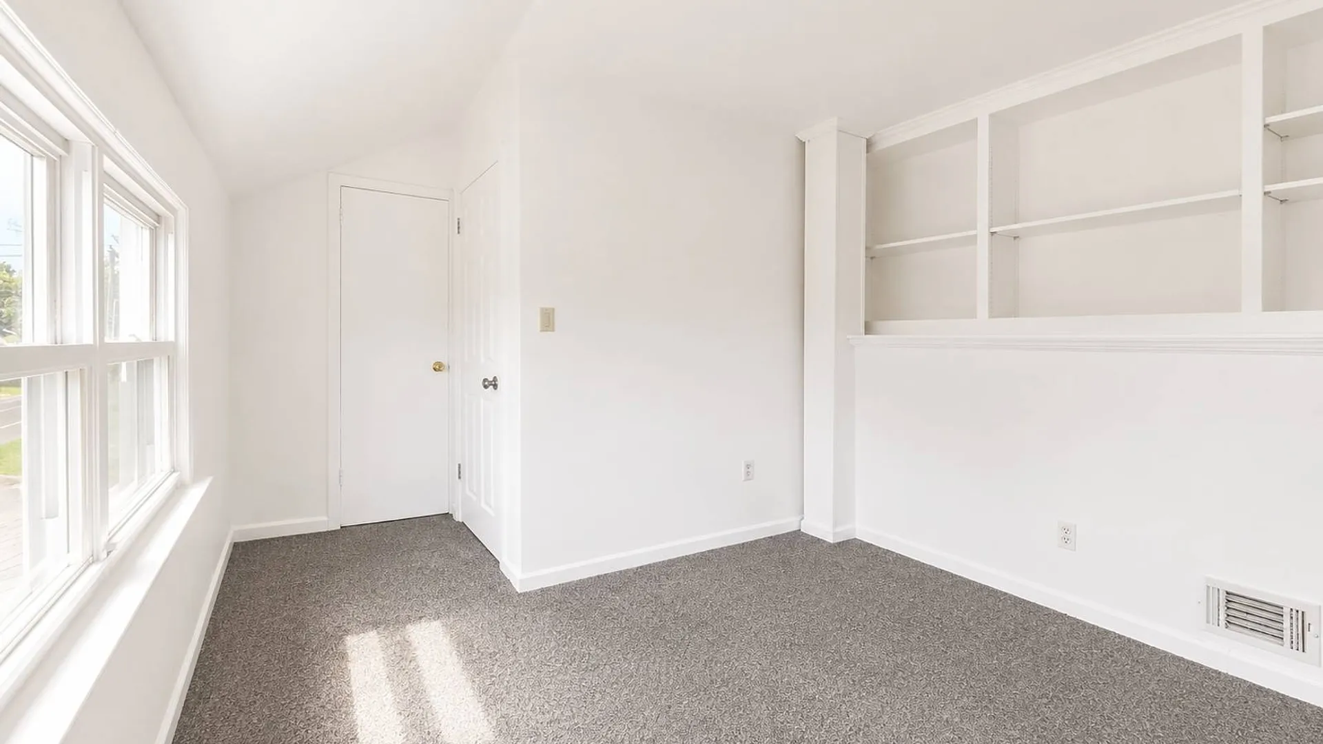 Property at 290 Eastwood Blvd, Centereach, NY 11720 18