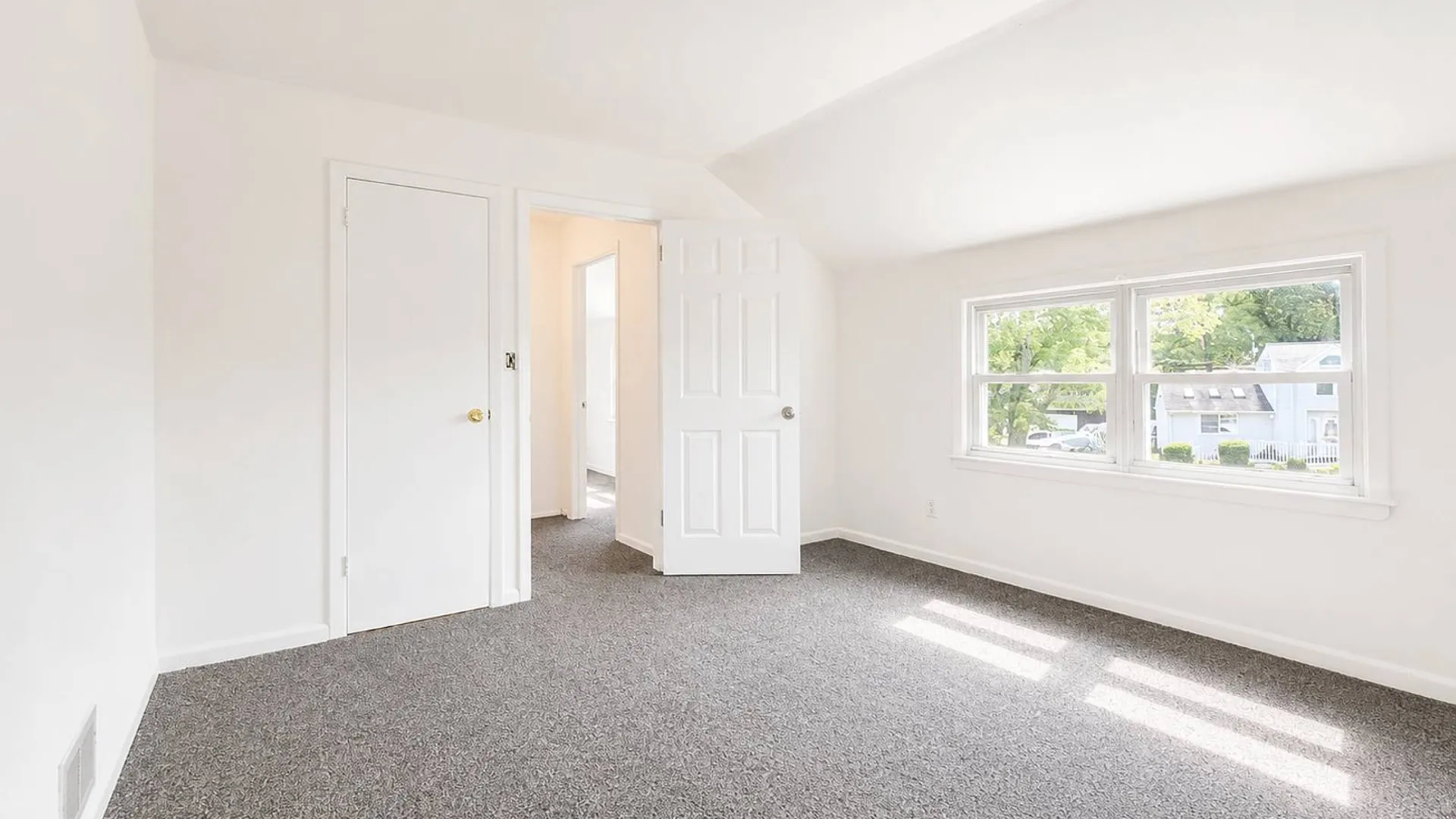Property at 290 Eastwood Blvd, Centereach, NY 11720 20