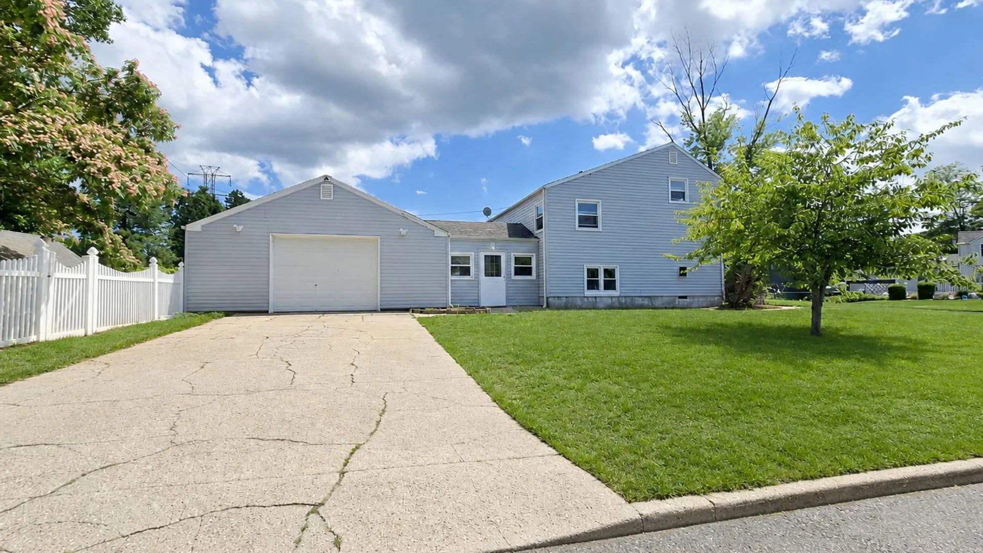 Property at 290 Eastwood Blvd, Centereach, NY 11720 25