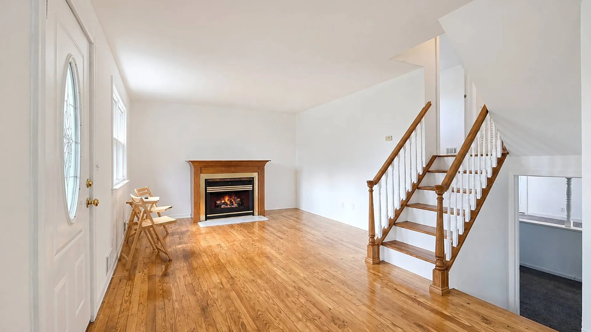 Property at 290 Eastwood Blvd, Centereach, NY 11720 4