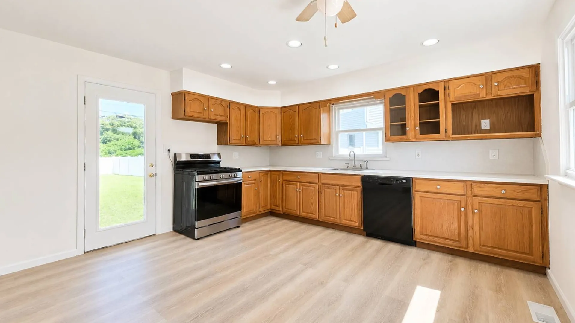 Property at 290 Eastwood Blvd, Centereach, NY 11720 5