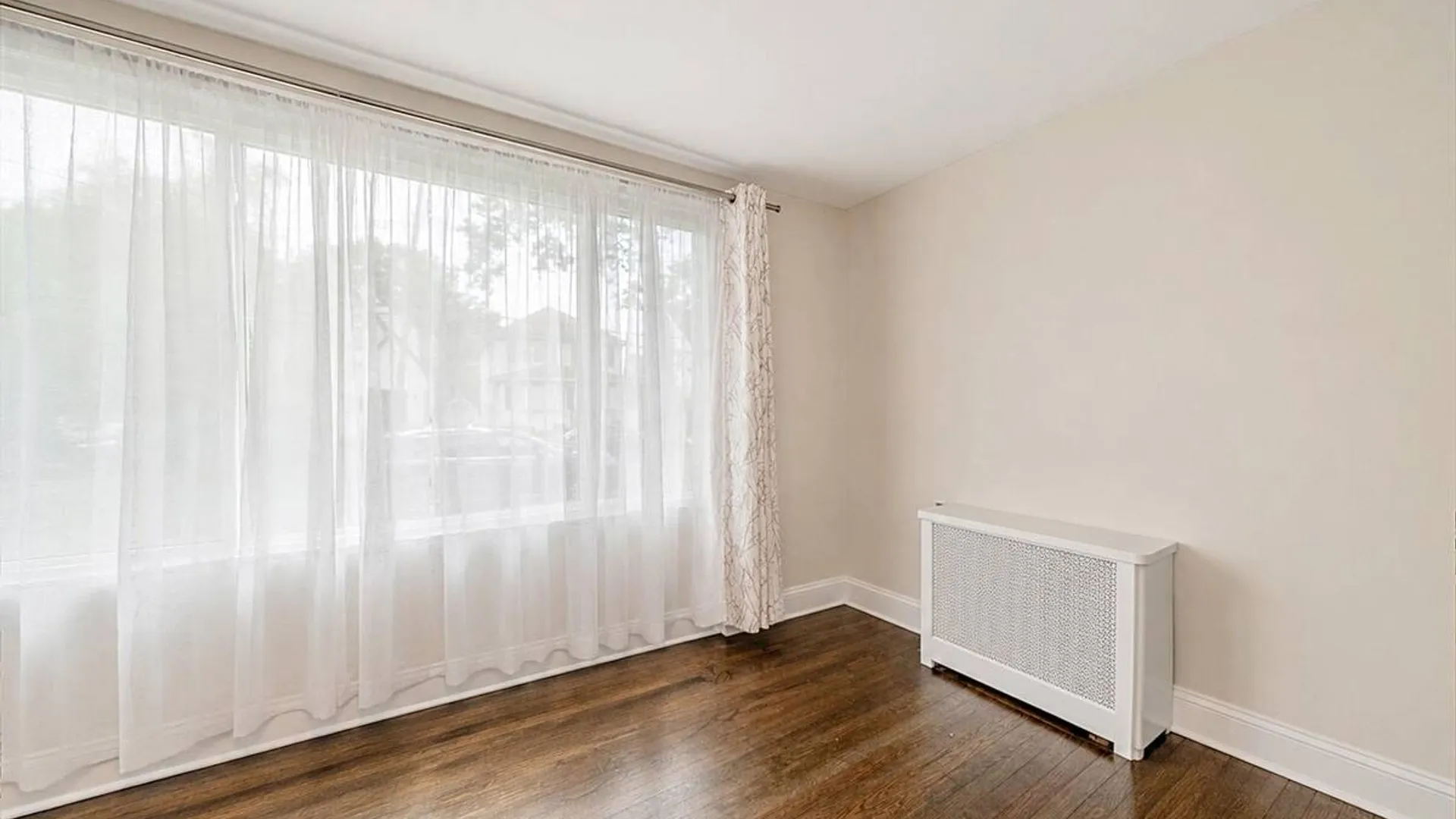 Property at 159 Iris Avenue, Floral Park, NY 11001 6
