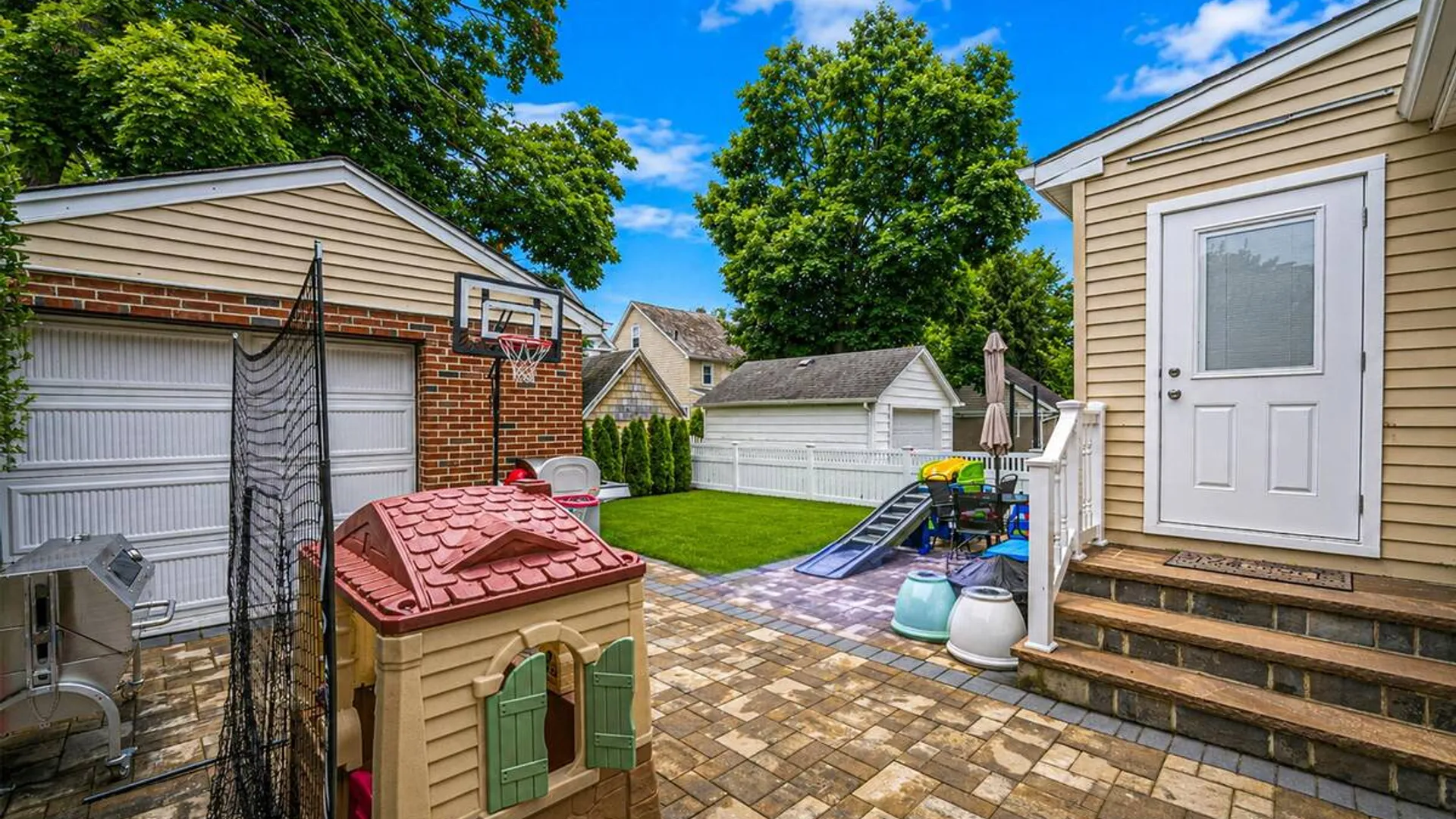 Property at 159 Iris Avenue, Floral Park, NY 11001 25