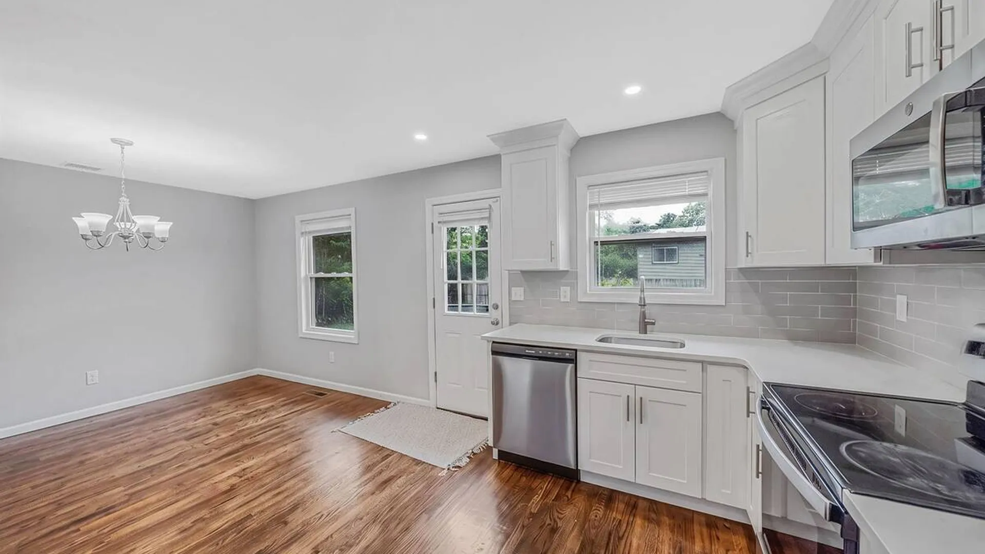 Property at 18 Jackson Street, Farmingdale, NY 11735 5