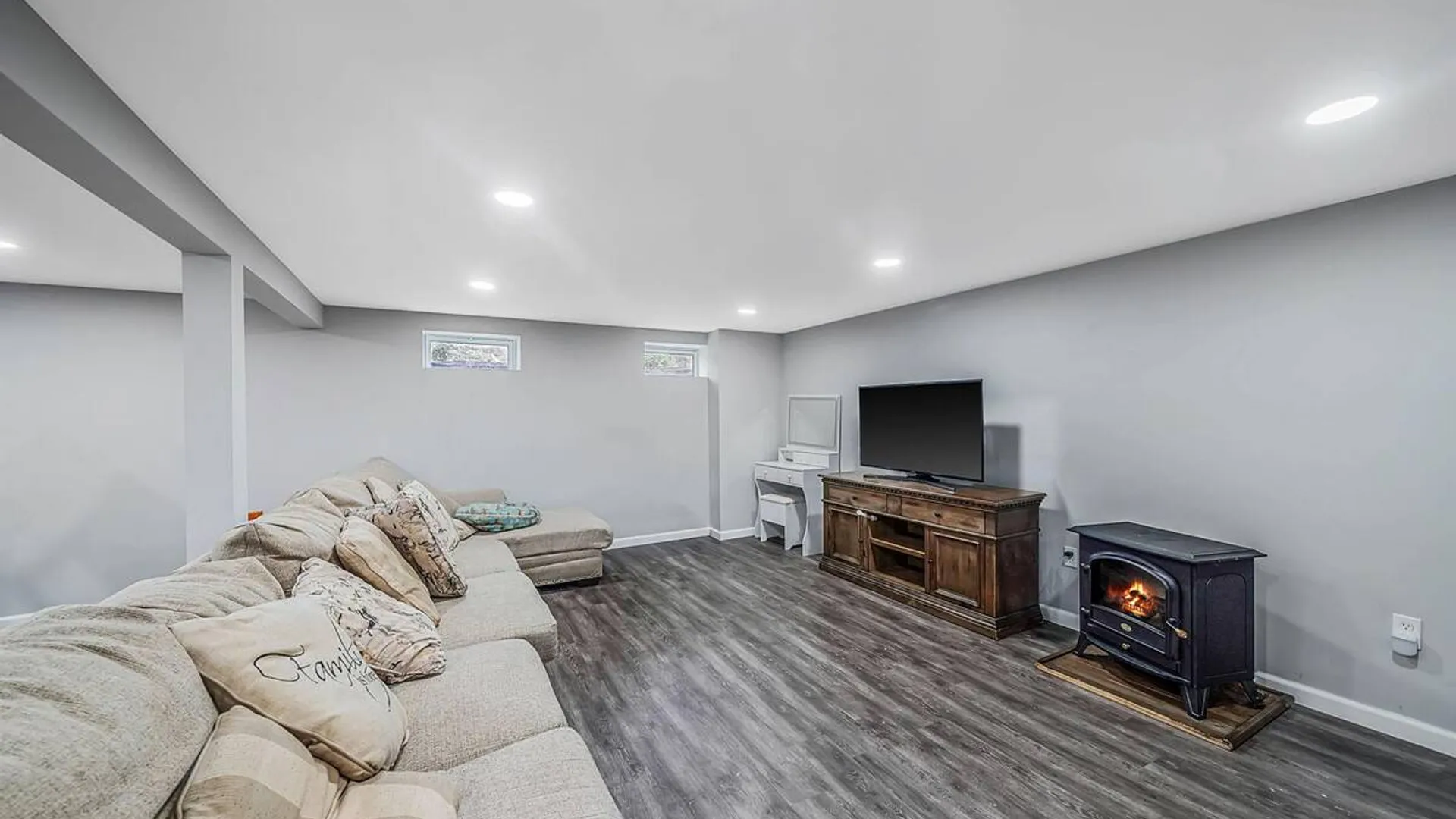Property at 18 Jackson Street, Farmingdale, NY 11735 21