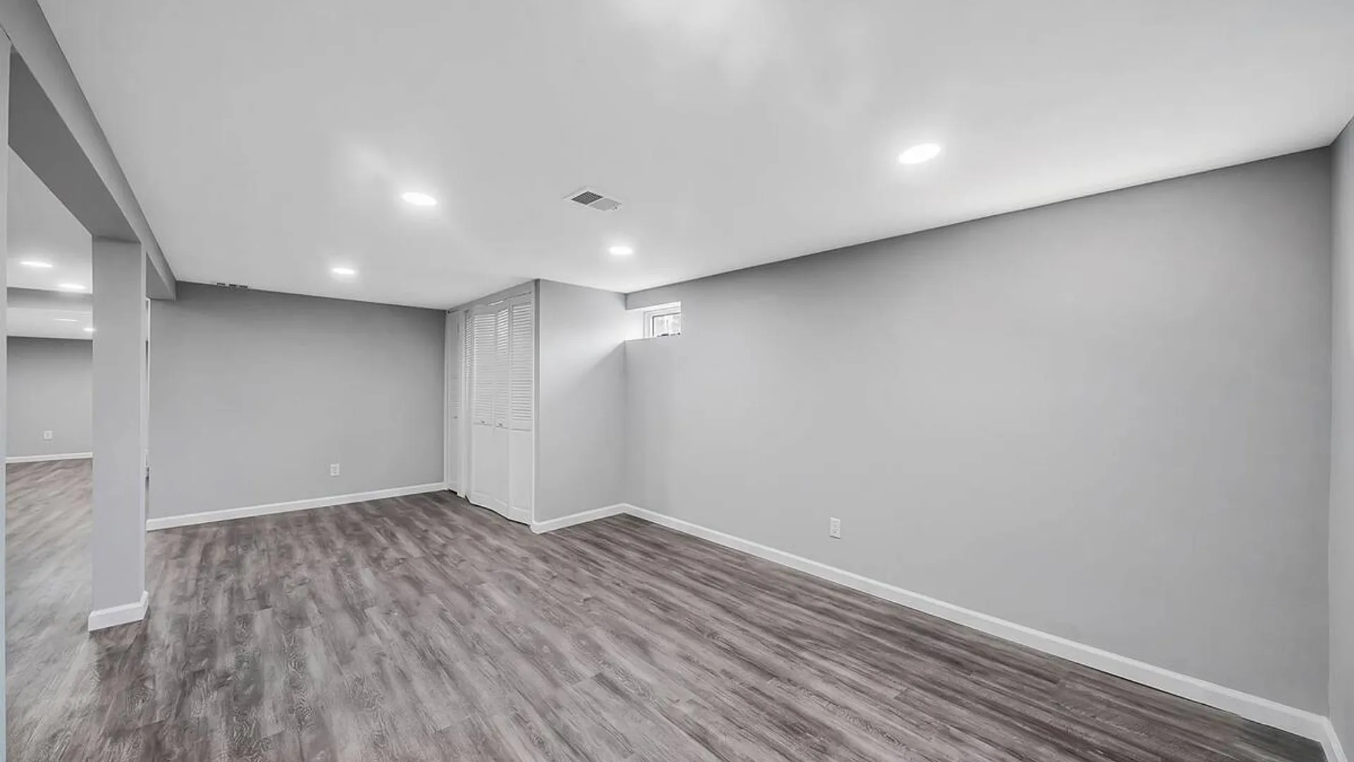 Property at 18 Jackson Street, Farmingdale, NY 11735 22