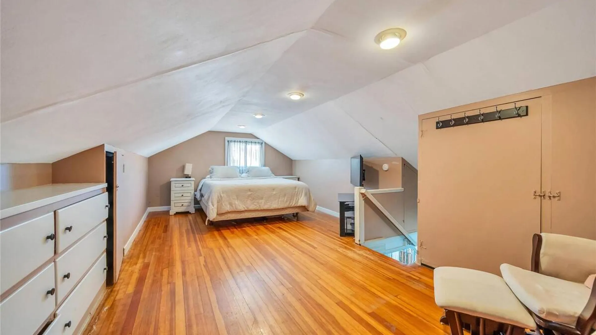 Property at 11 Irving Place, Islip Terrace, NY 11752 12
