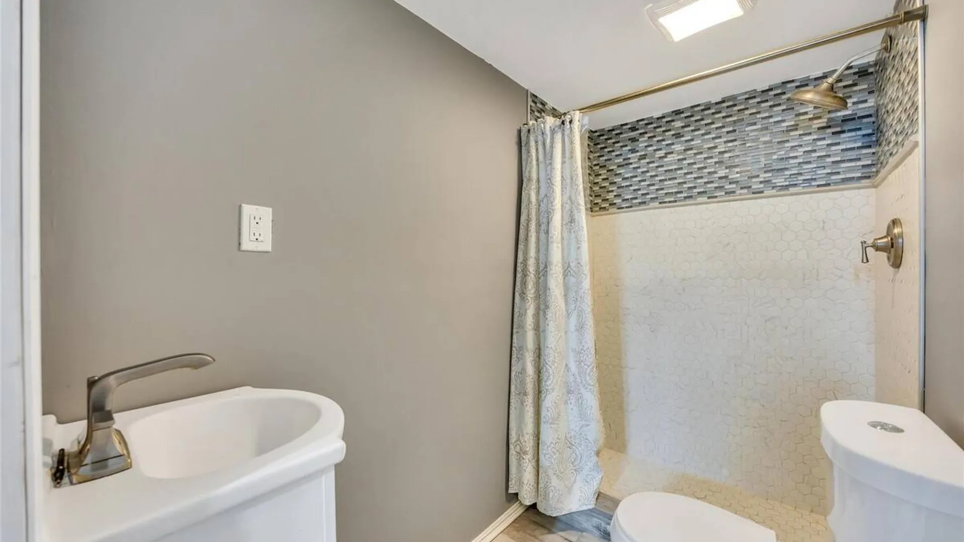 Property at 11 Irving Place, Islip Terrace, NY 11752 15