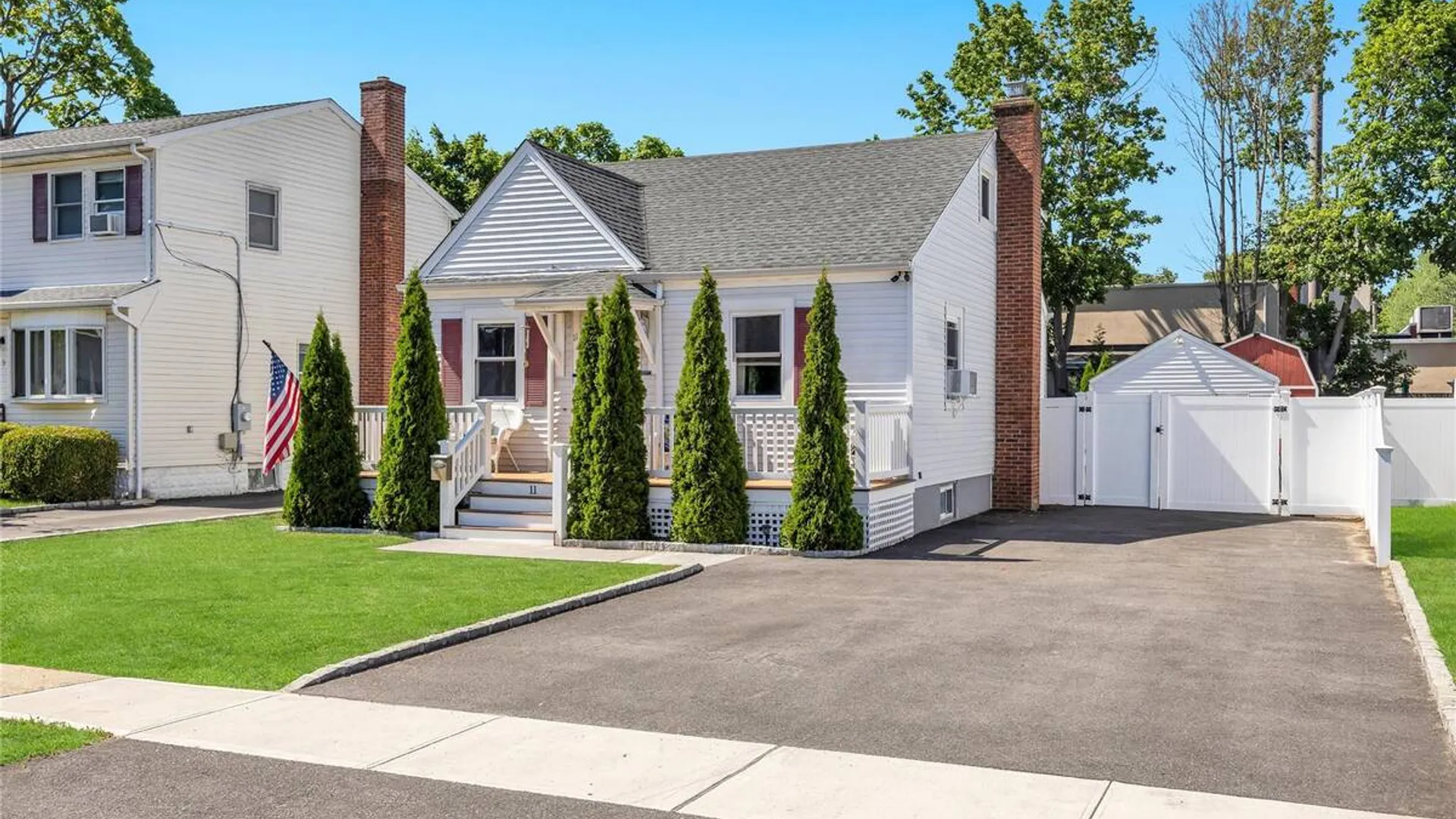 Property at 11 Irving Place, Islip Terrace, NY 11752 3
